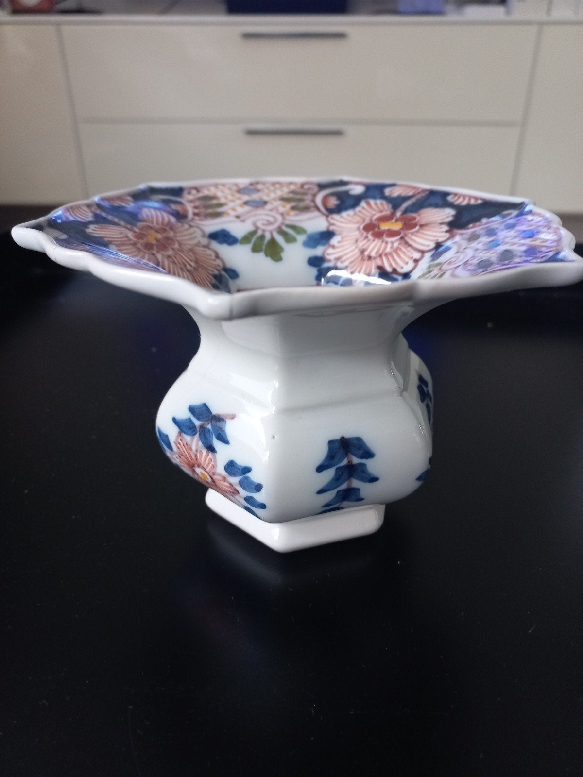 Antieke Makkum aardewerk vaasje, handgeschilderd, Antiek en Kunst, Ophalen of Verzenden