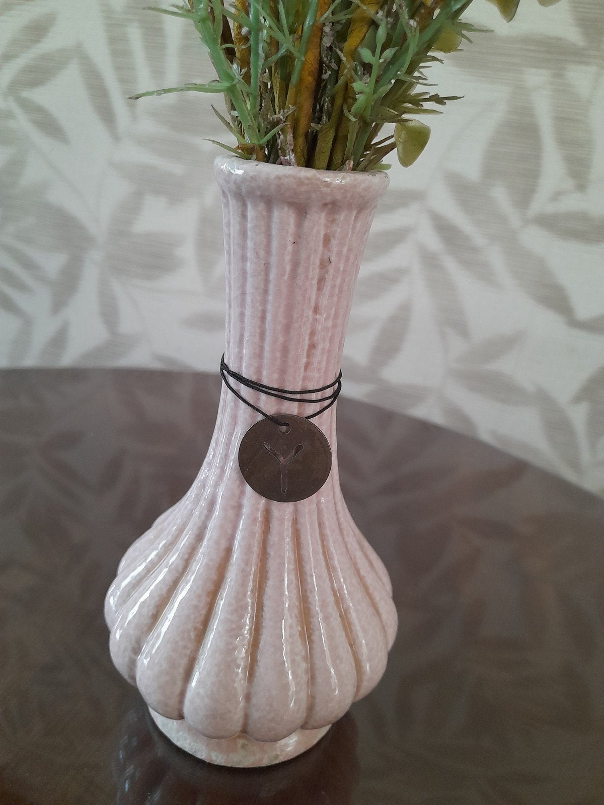 Roze Brynxz vaasje 18 cm hoog inclusief bloemen, Ophalen of Verzenden