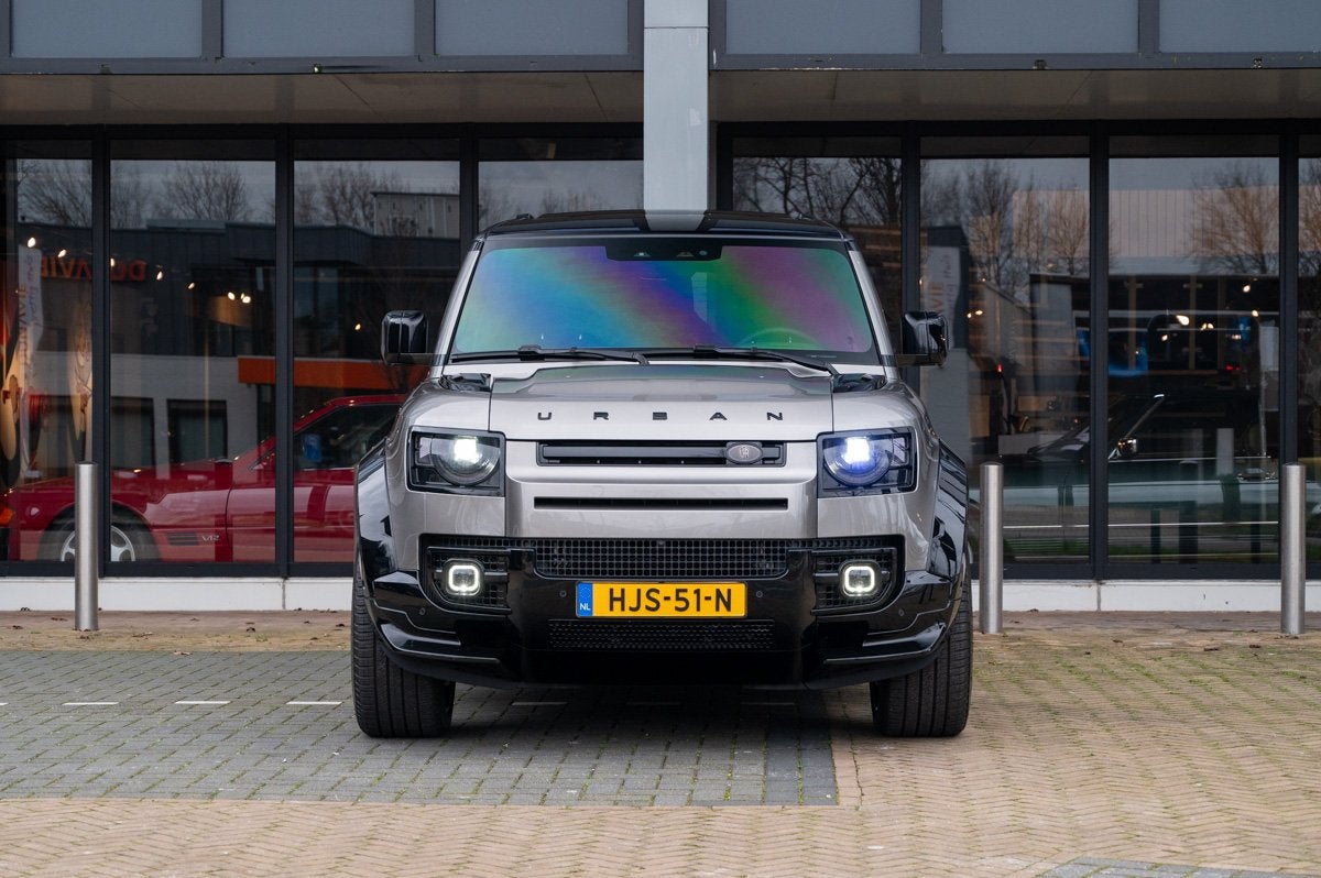 Land Rover Defender 110 P300e X-Dynamic HSE Urban Widetrack, Auto's, Land Rover, Automaat, Gebruikt, Leder, 301 pk
