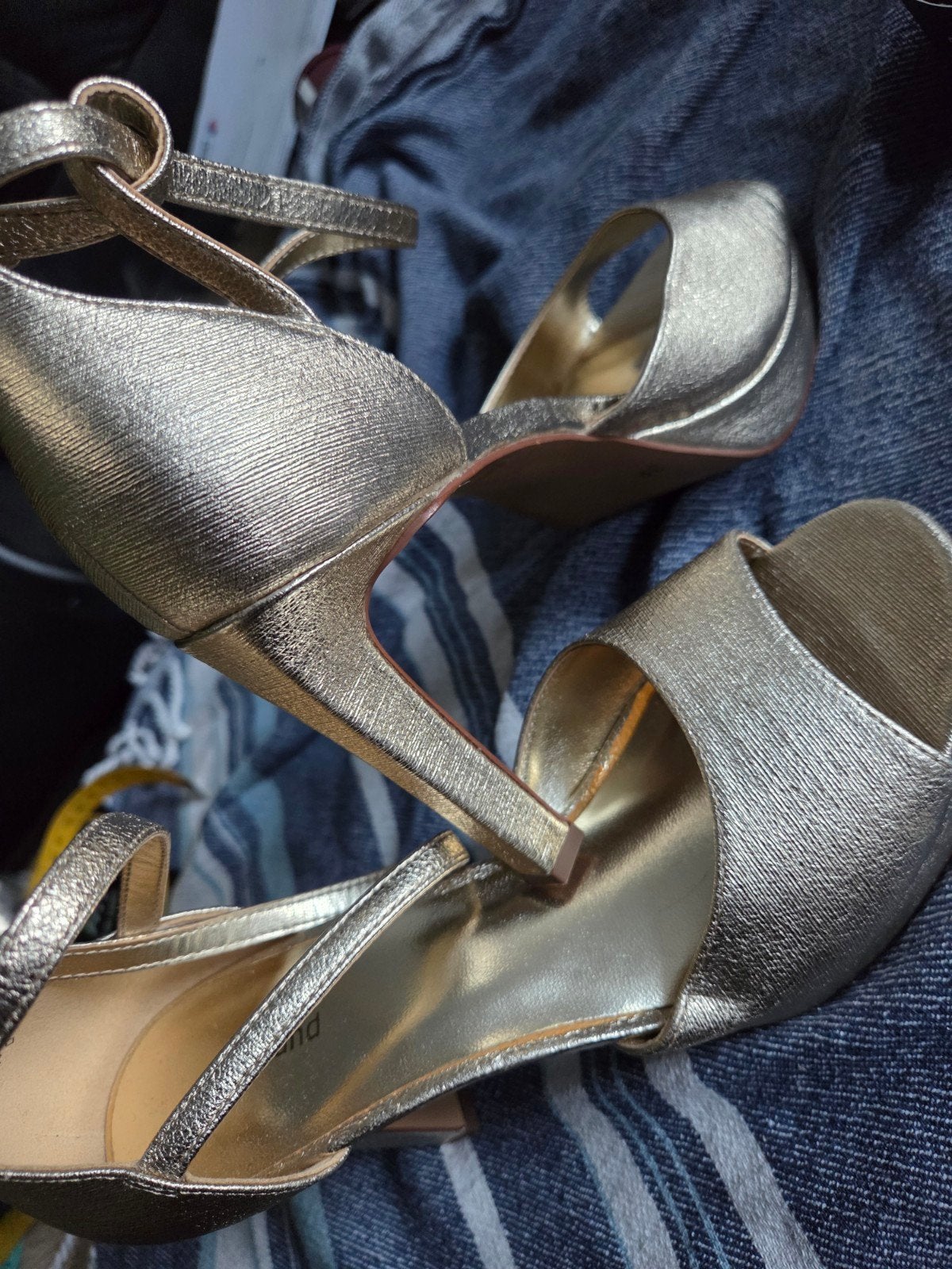 Nieuwe gouden sandalen met hoge hakken, maat 39, Kleding | Dames, Schoenen, Overige kleuren, Nieuw, Ophalen of Verzenden, Graceland