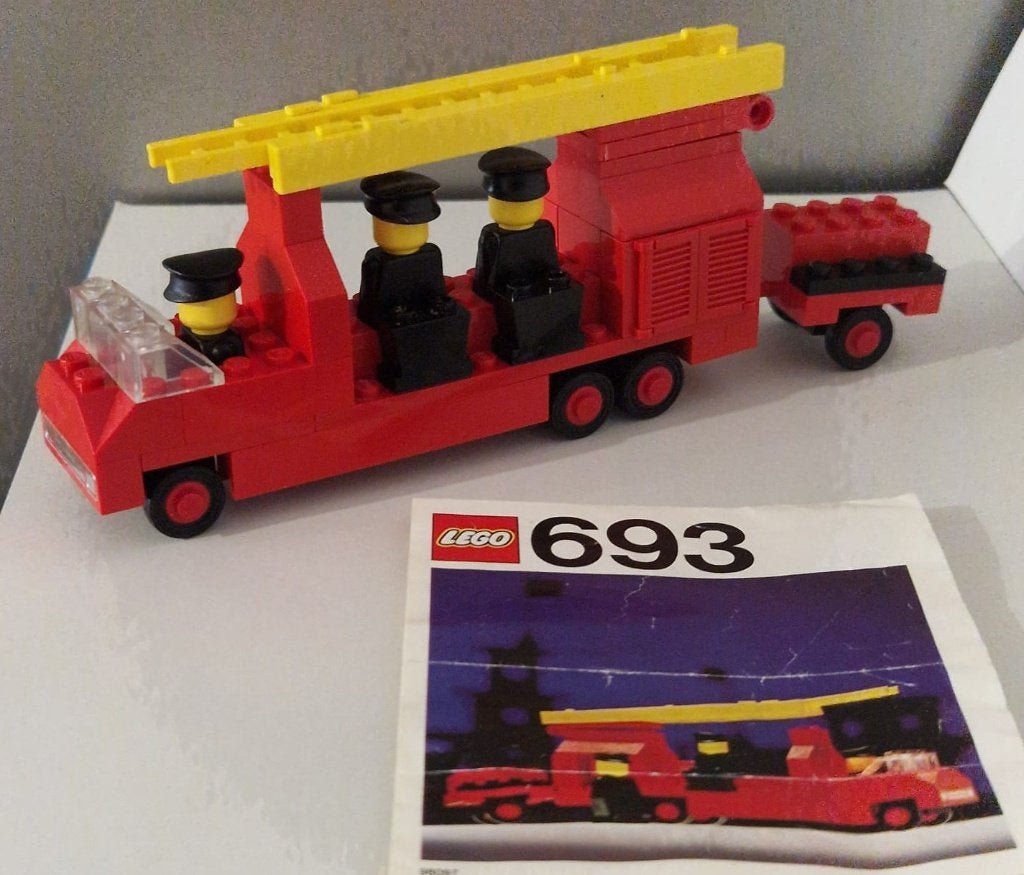 Lego 693 Brandweerwagen met brandweermannen uit 1975, Gebruikt, Lego, Ophalen of Verzenden, LEGOLAND