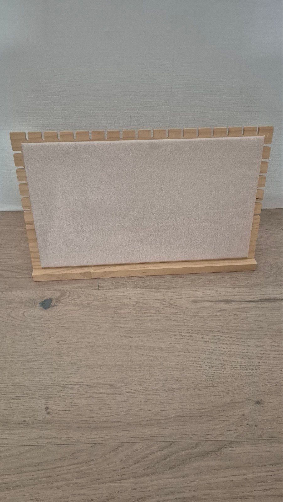 Sieraden display beige hout, Verzenden