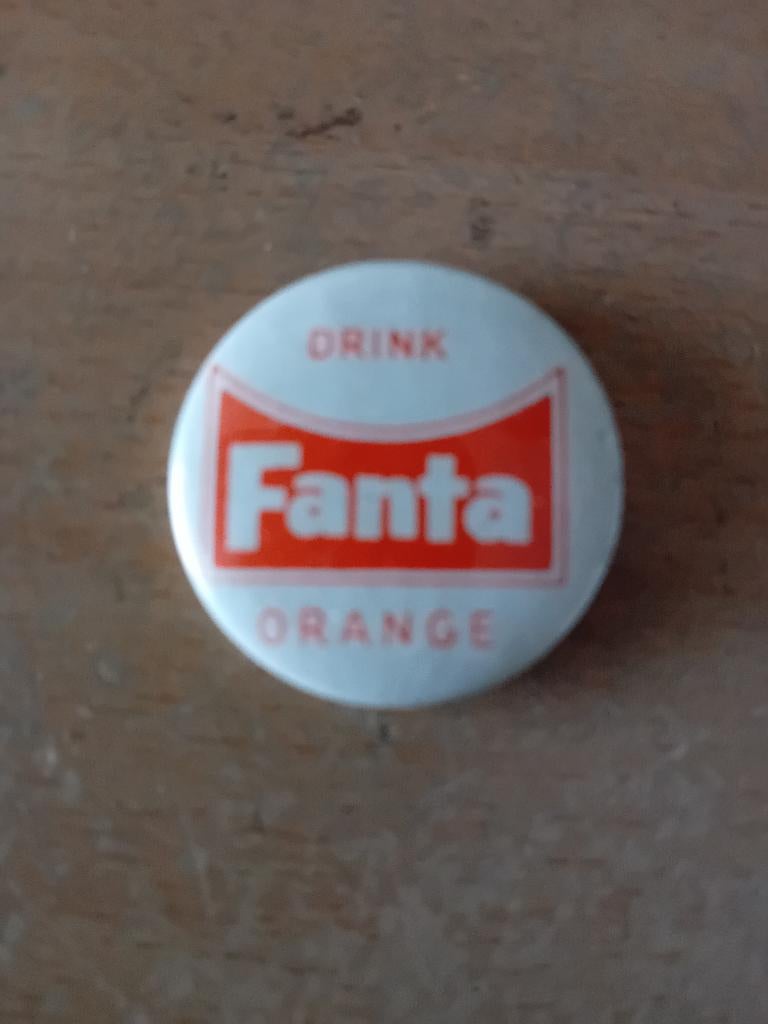 Button - FANTA, Ophalen of Verzenden, Zo goed als nieuw, Merk, Button