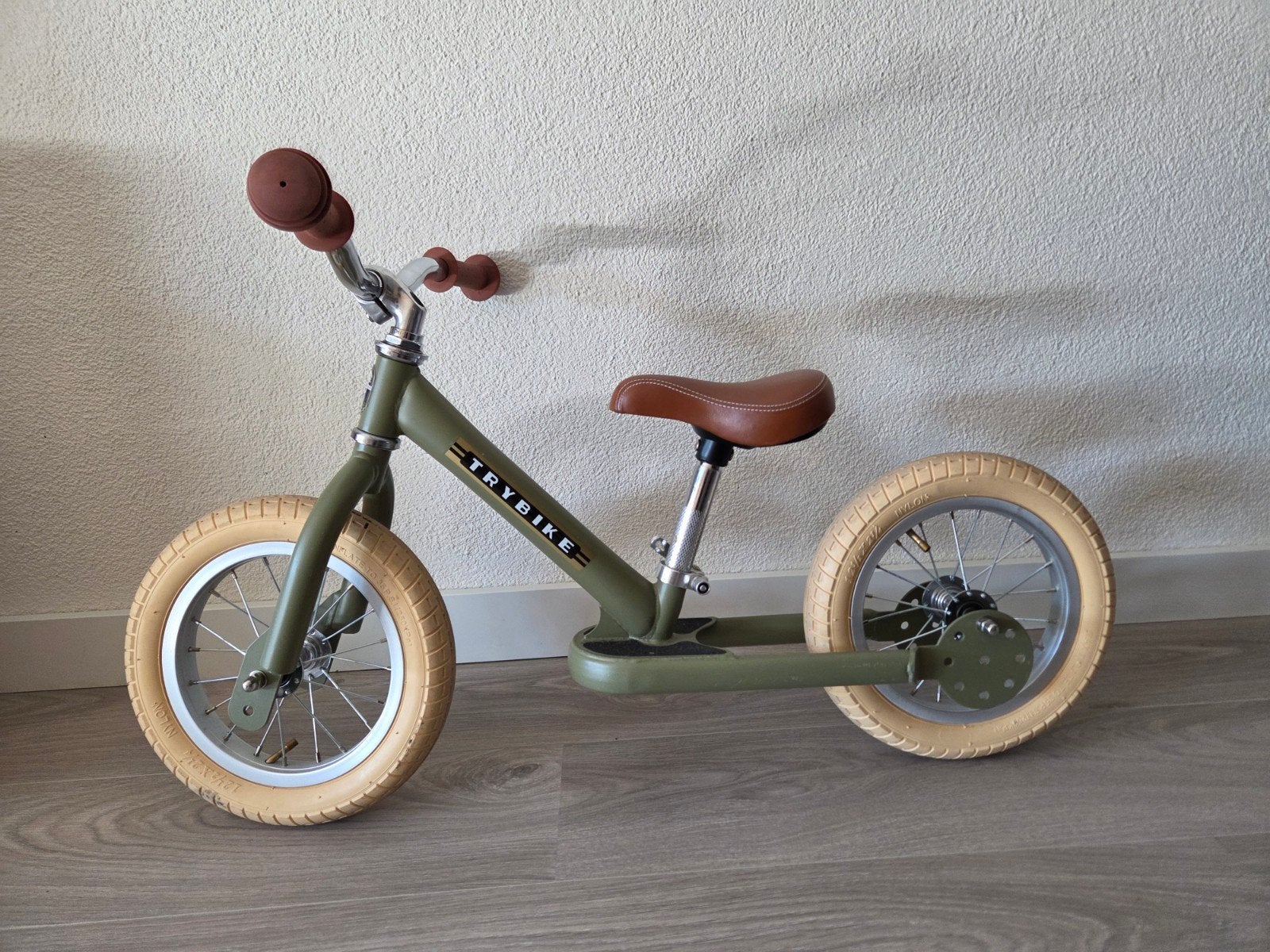 Trybike loopfiets vintage groen, Kinderen en Baby's, Speelgoed | Buiten | Voertuigen en Loopfietsen, Ophalen, Gebruikt, Loopfiets