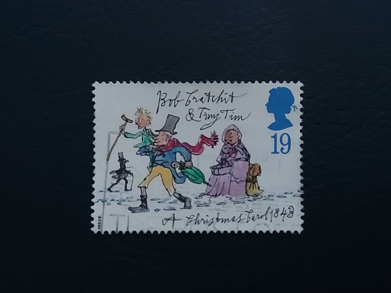 Kerstzegel Bob Cratchit & Tiny Tim - A Christmas Carol 1843, Postzegels en Munten, Postzegels | Europa | UK, Ophalen of Verzenden