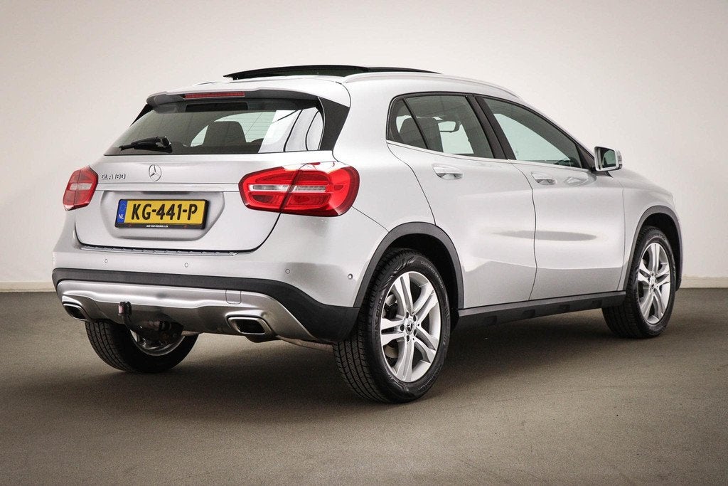 Mercedes-Benz GLA-klasse 180 Ambition | URBAN PACK | PANORAM, Auto's, Mercedes-Benz, Gebruikt, 4 cilinders, Bi-Xenon koplampen