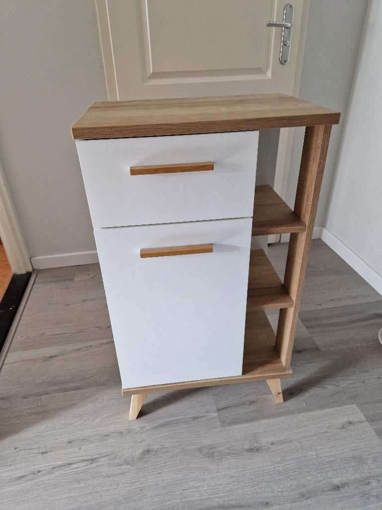 Badkamerkastje met opbergruimte wit met houtaccenten, Huis en Inrichting, Badkamer | Badkamermeubels, (Half)hoge kast, Zo goed als nieuw