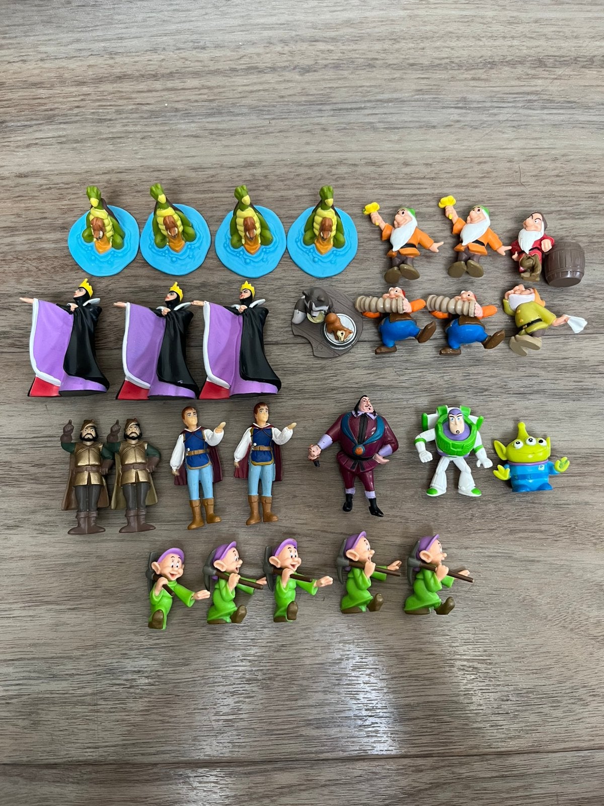 27x Disney display figuurtjes / taarttoppers, Ophalen of Verzenden, Gebruikt
