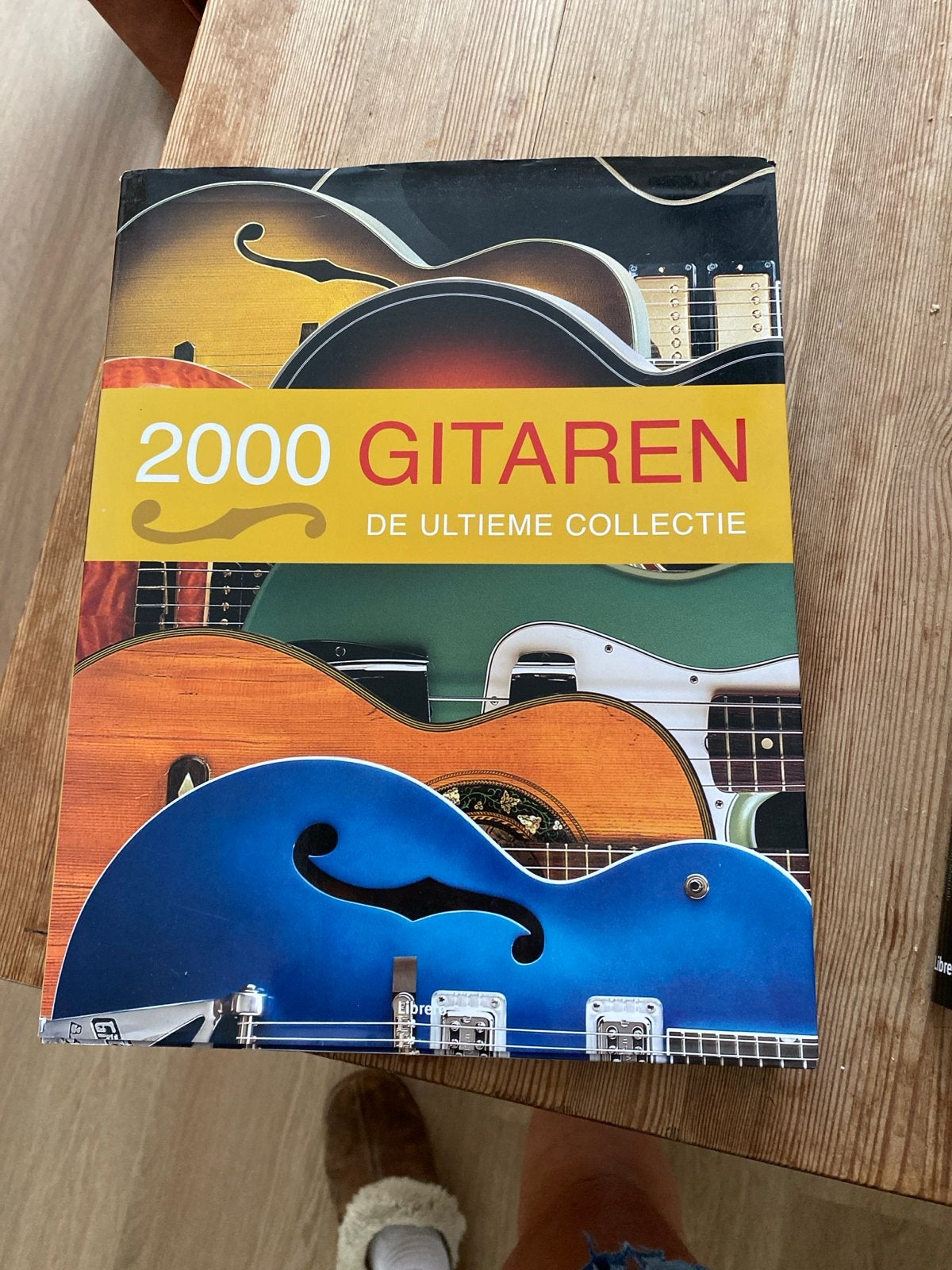 2000 Gitaren: De Ultieme Collectie - Boek, Ophalen of Verzenden, Zo goed als nieuw, Instrument