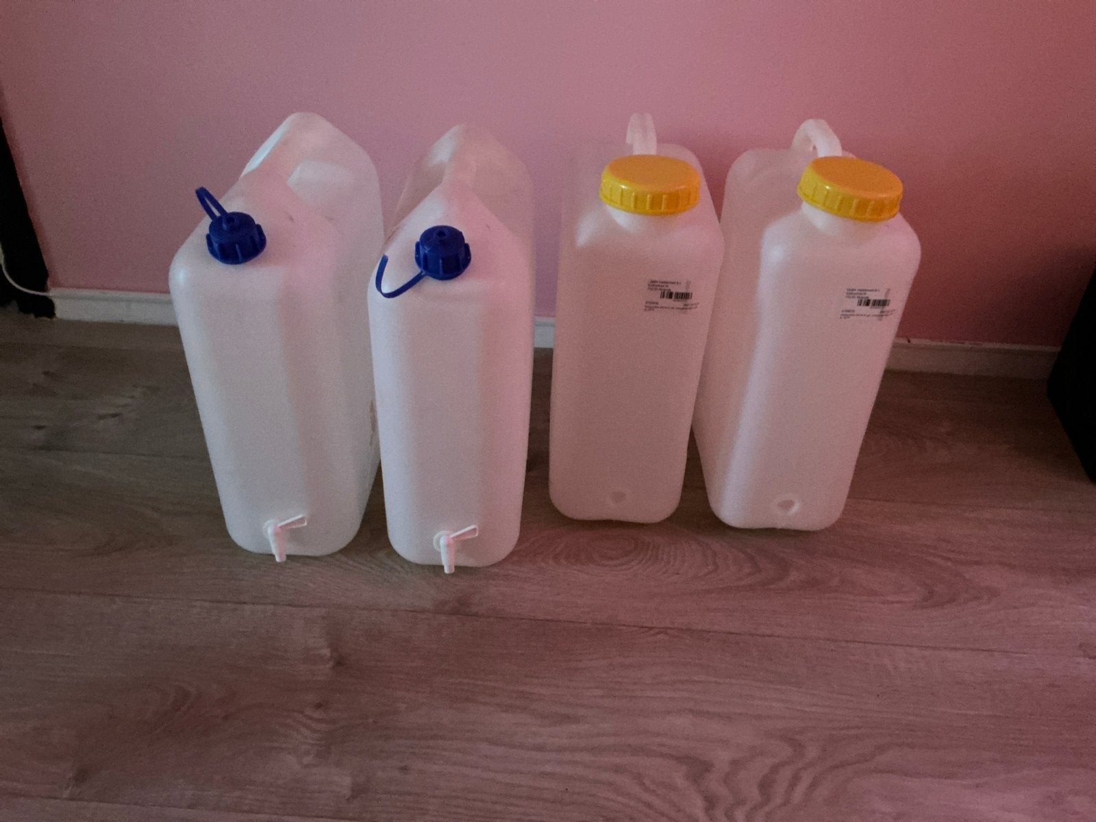 Diverse jerrycans en flessen - 4 stuks 20 liter, Ophalen of Verzenden, Gebruikt