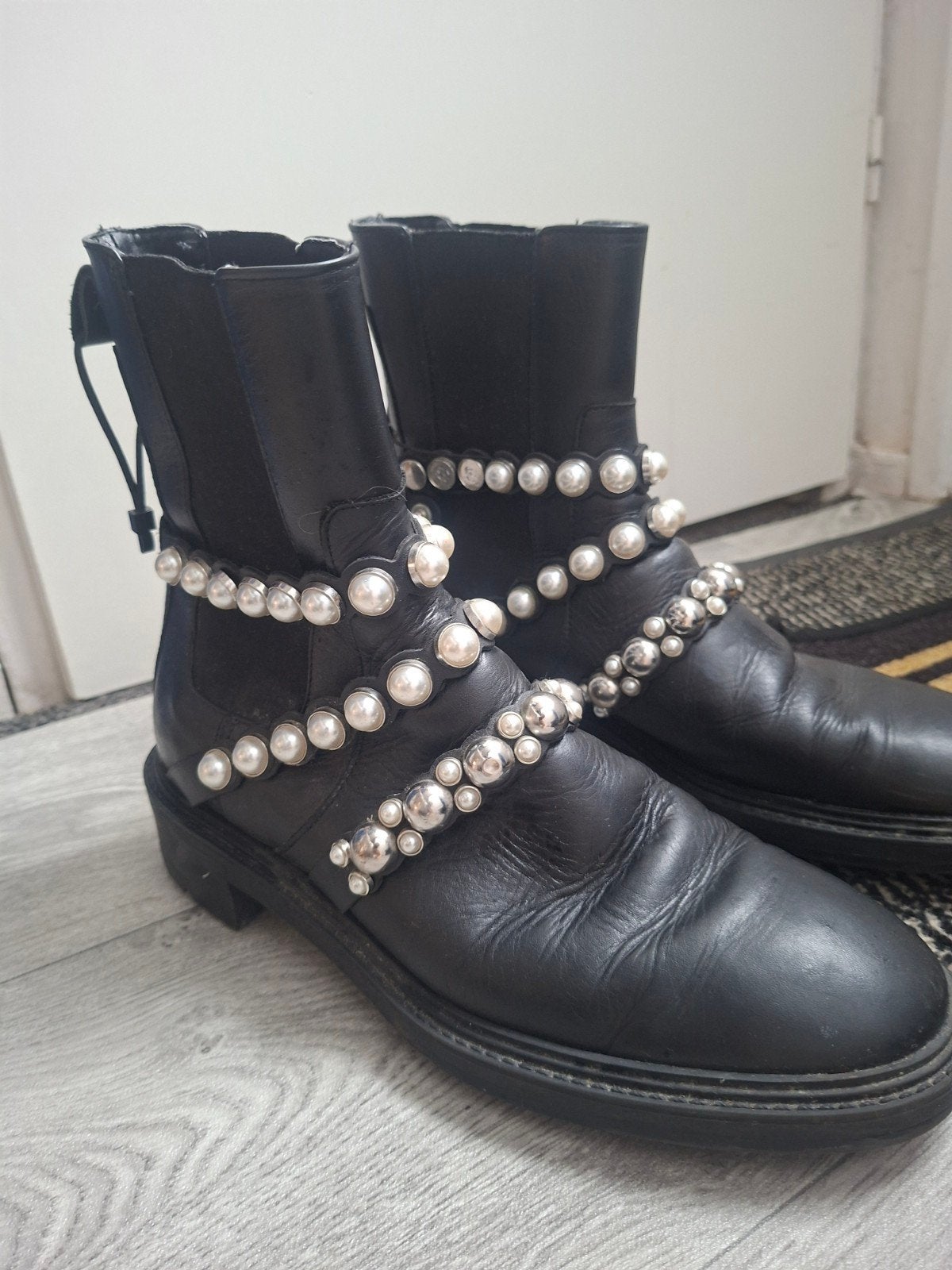 Zwarte Zara laarzen met parels - Maat 41, Kleding | Dames, Lage of Enkellaarzen, Ophalen of Verzenden, Gedragen, Zara