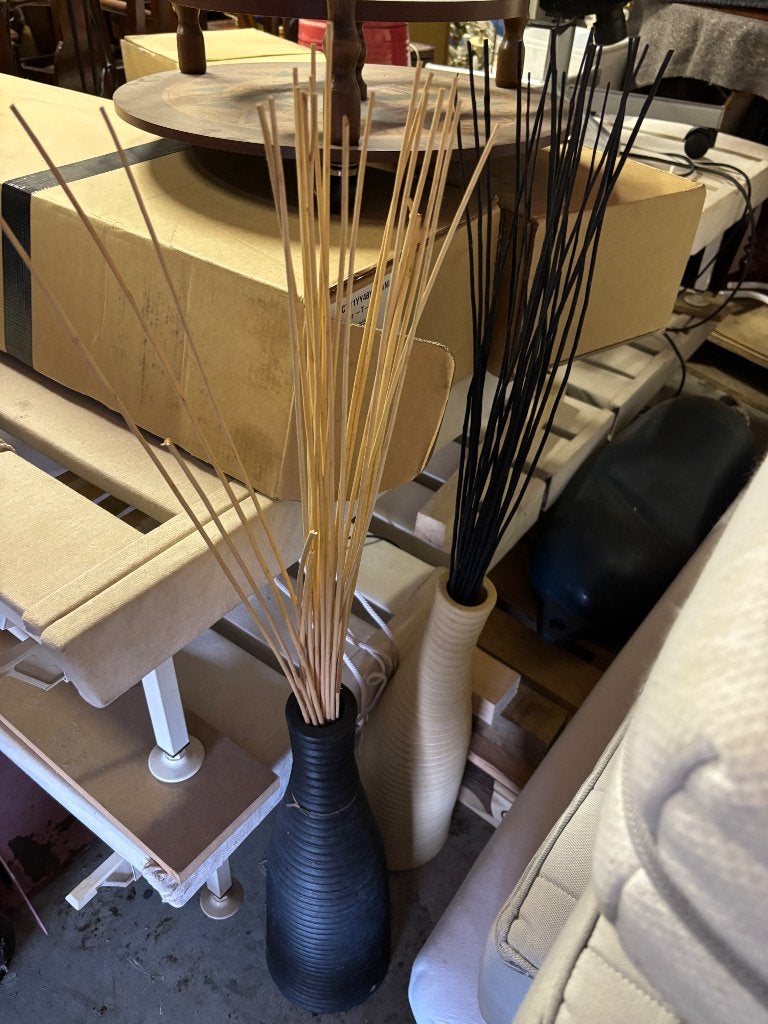 2 aardewerk vazen met decoratie sprieten zwart beige, Huis en Inrichting, Woonaccessoires | Vazen, Ophalen, Beige