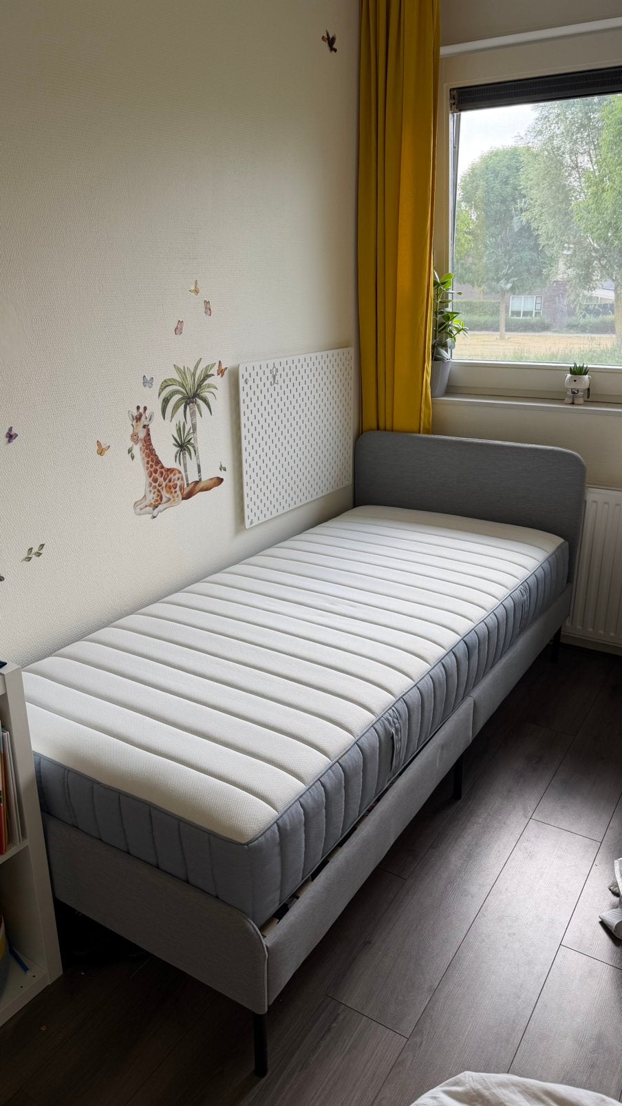 IKEA SLATTUM bed 90x200 + VALEVÅG matras, 90 cm, Eenpersoons, 210 cm, Ophalen of Verzenden