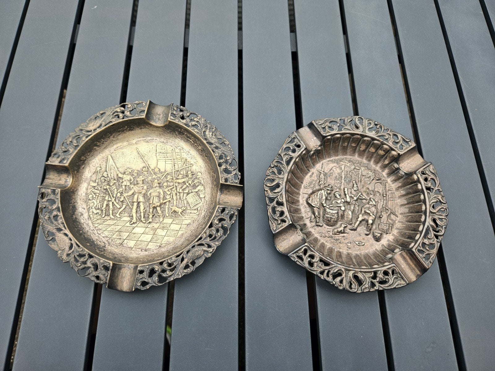 Set van 2 vintage verzilverde asbakken met relief scene, Ophalen of Verzenden