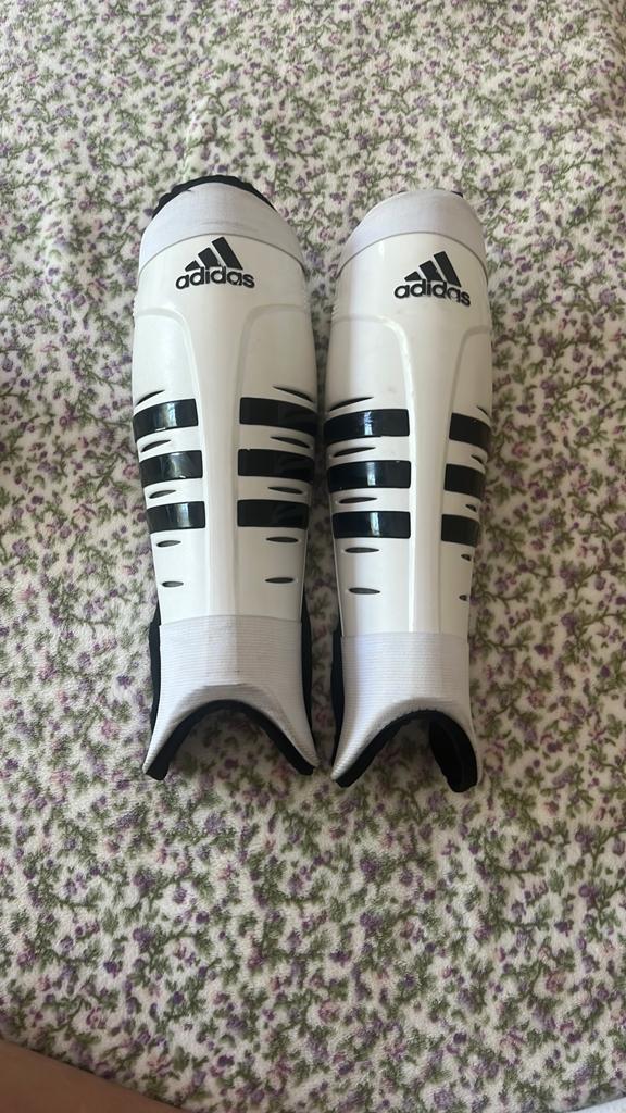 Adidas knie bechermers, Ophalen of Verzenden, Zo goed als nieuw