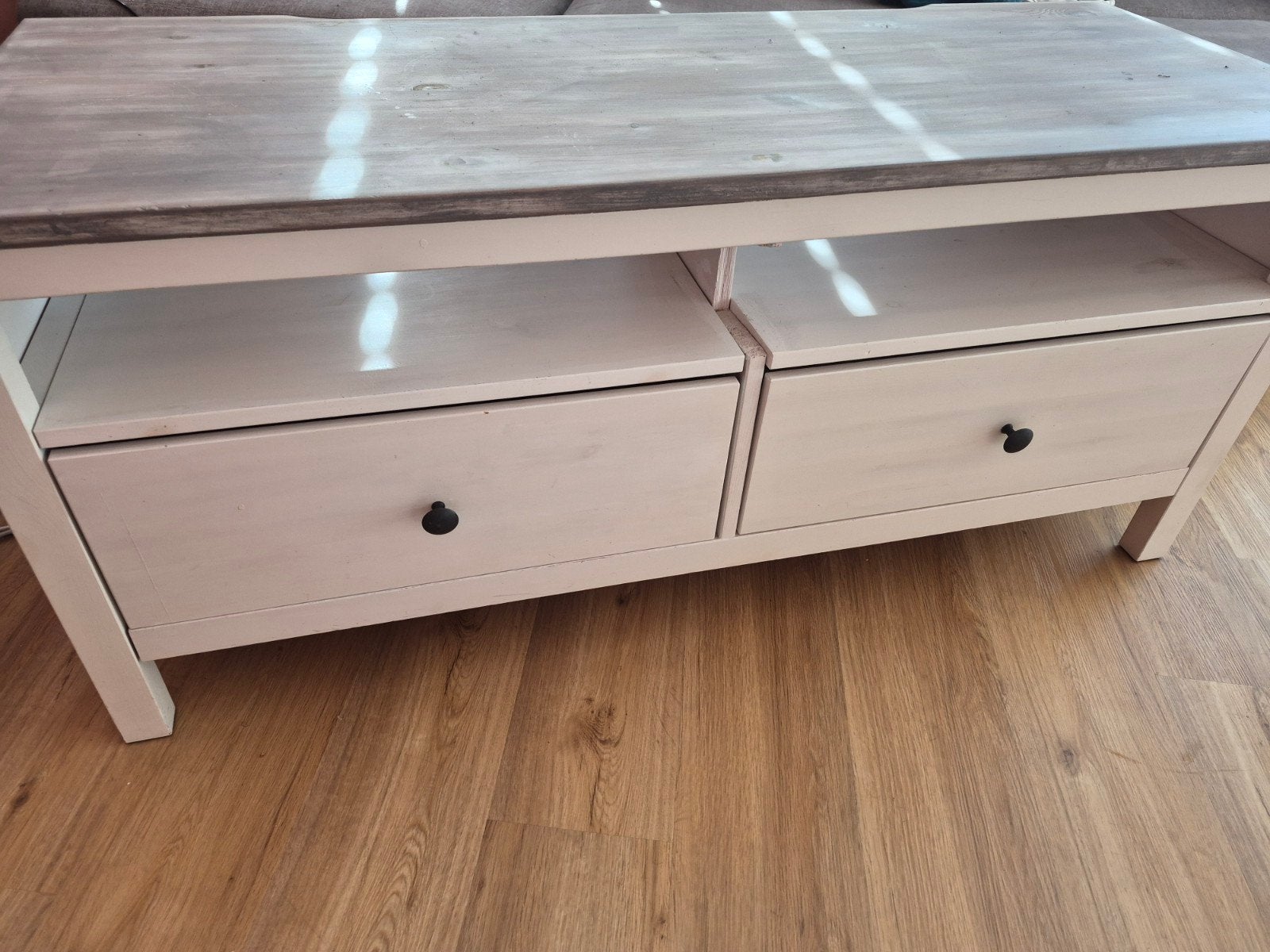 Witte TV-meubel met lades en houten blad, Ophalen, Gebruikt, 100 tot 150 cm, Modern landelijk