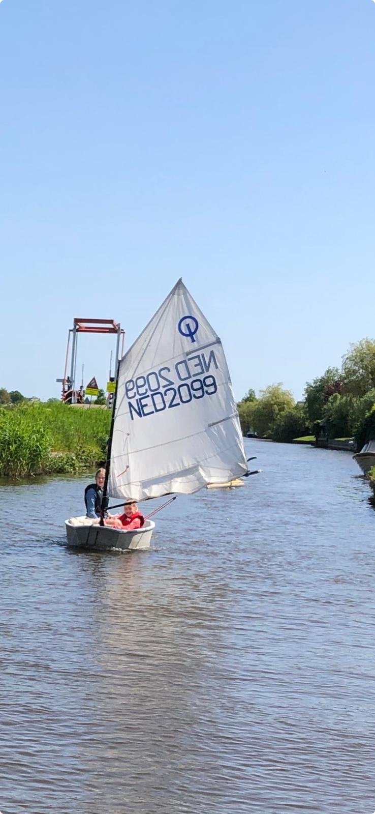 Optimist zeilboot NED2099 - Klaar om te zeilen!, Watersport en Boten, Ophalen of Verzenden, Gebruikt