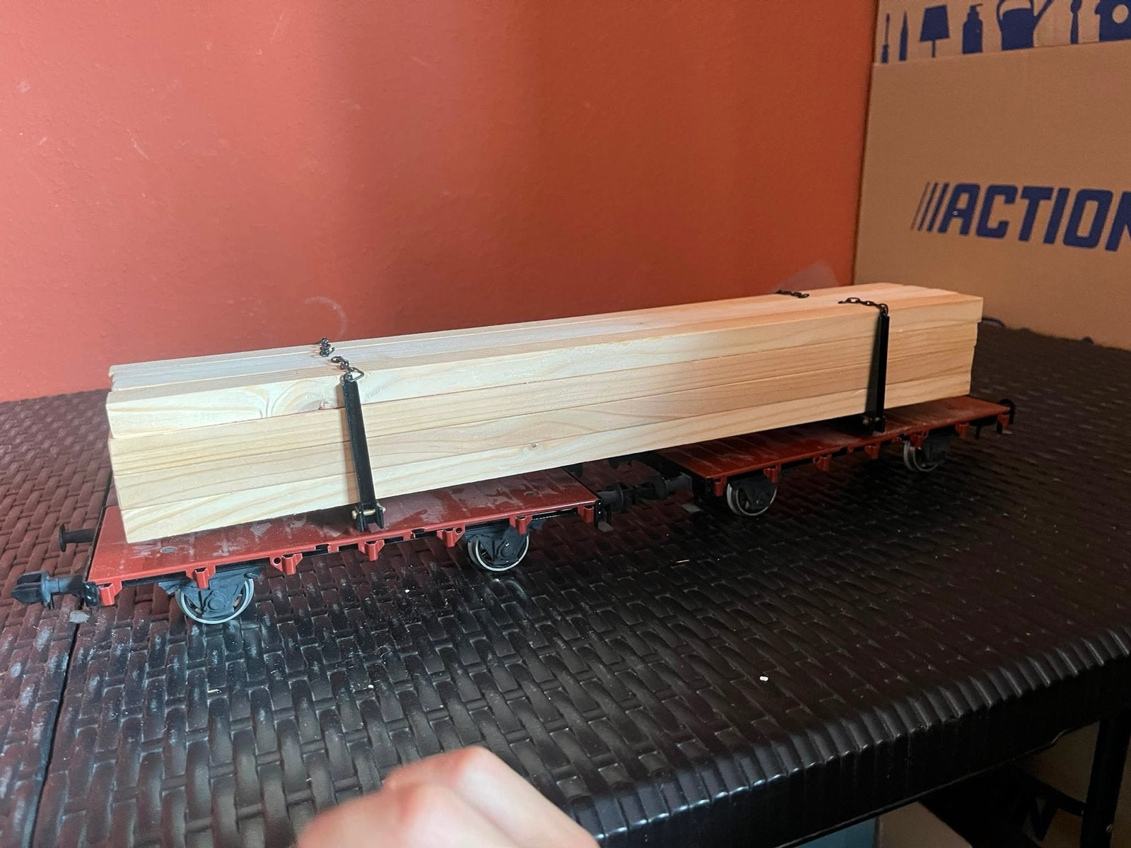 Märklin platte wagen met houtlading 54804, Hobby en Vrije tijd, Wisselstroom, Wagon, Ophalen of Verzenden, Zo goed als nieuw