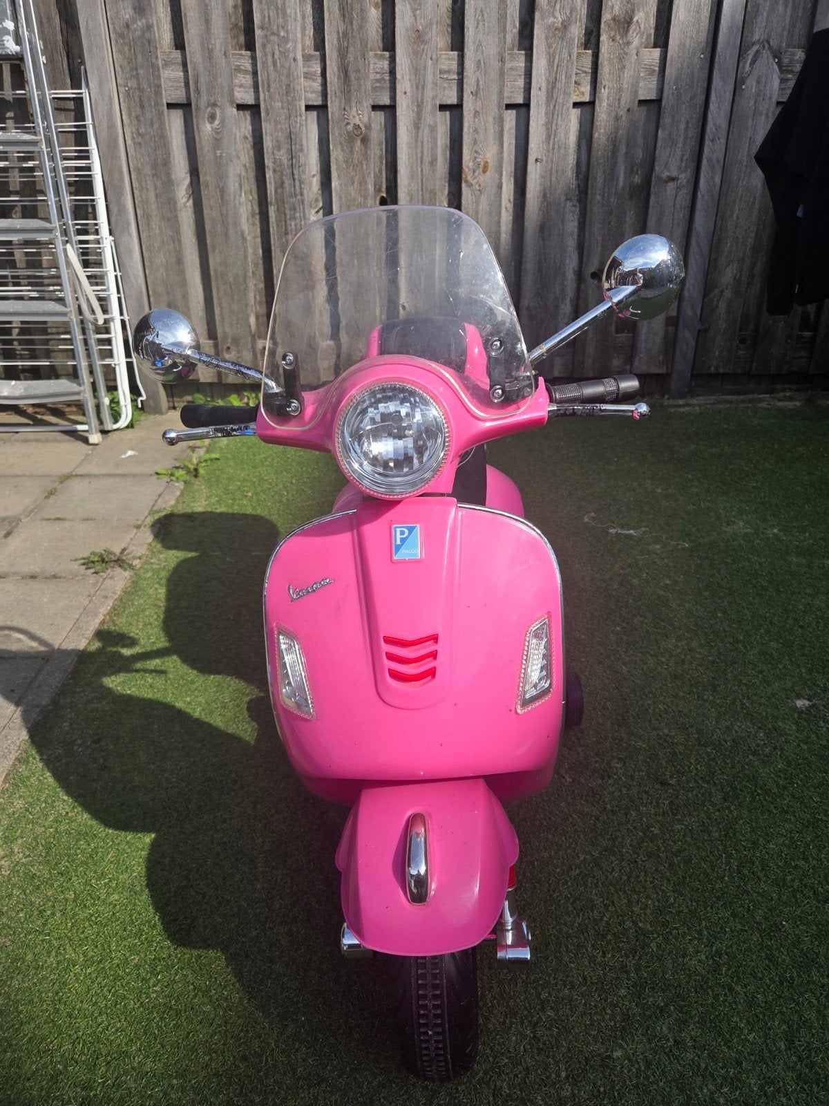 Roze elektrische scooter voor kinderen + oplader, Ophalen, Gebruikt