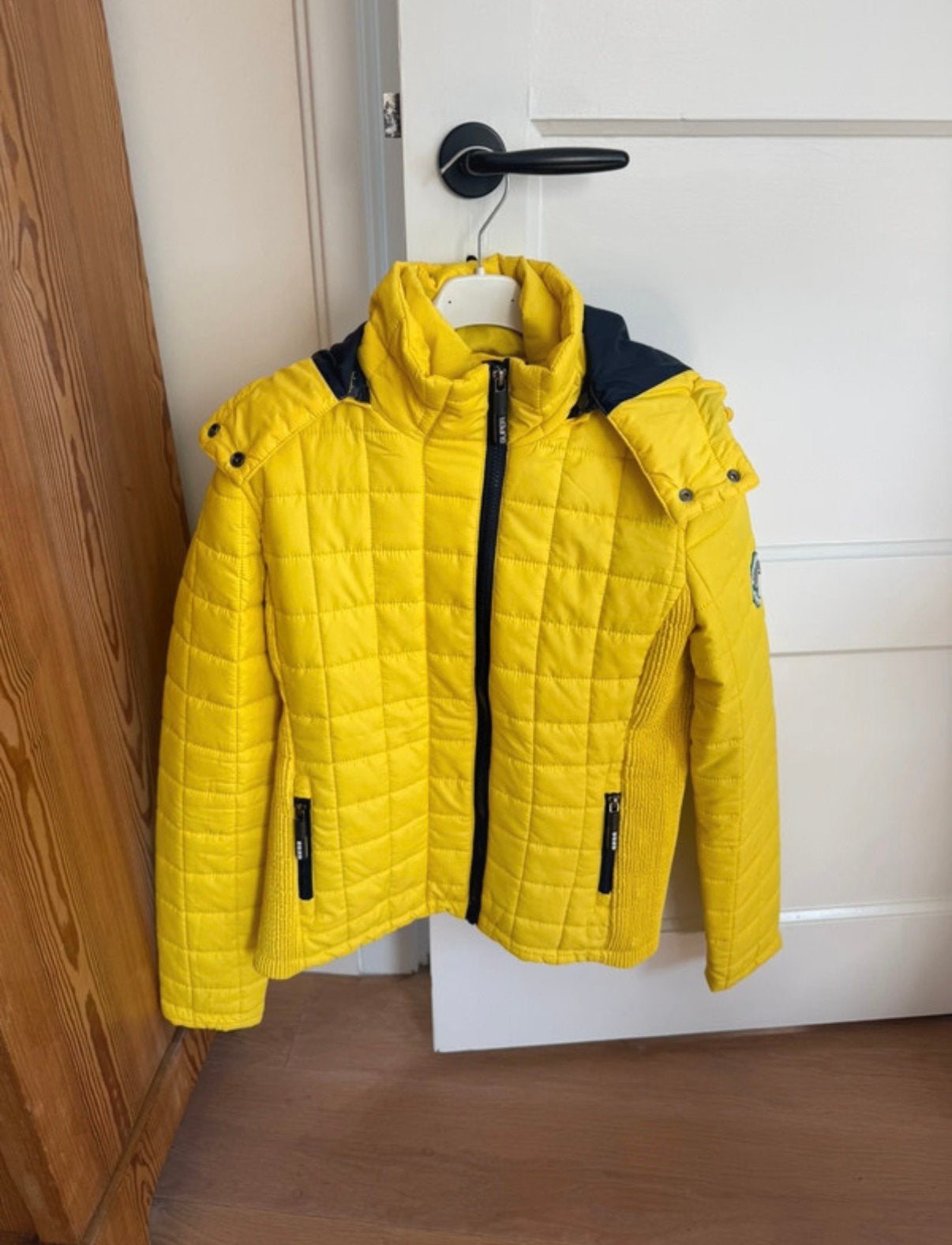 Gele Superdry jas, Verzenden, Zo goed als nieuw, Maat 38/40 (M), Jack