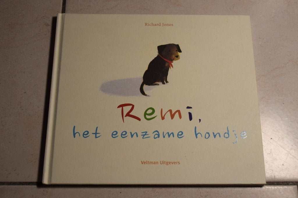 Remi het eenzame hondje / Richard Jones, Ophalen of Verzenden, Zo goed als nieuw, Fictie algemeen, Voorleesboek