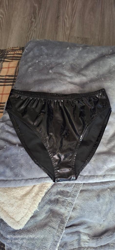 Lak onderbroek maat M unisex, Kleding | Dames, Ondergoed en Lingerie, Ophalen of Verzenden, Zwart, Slip