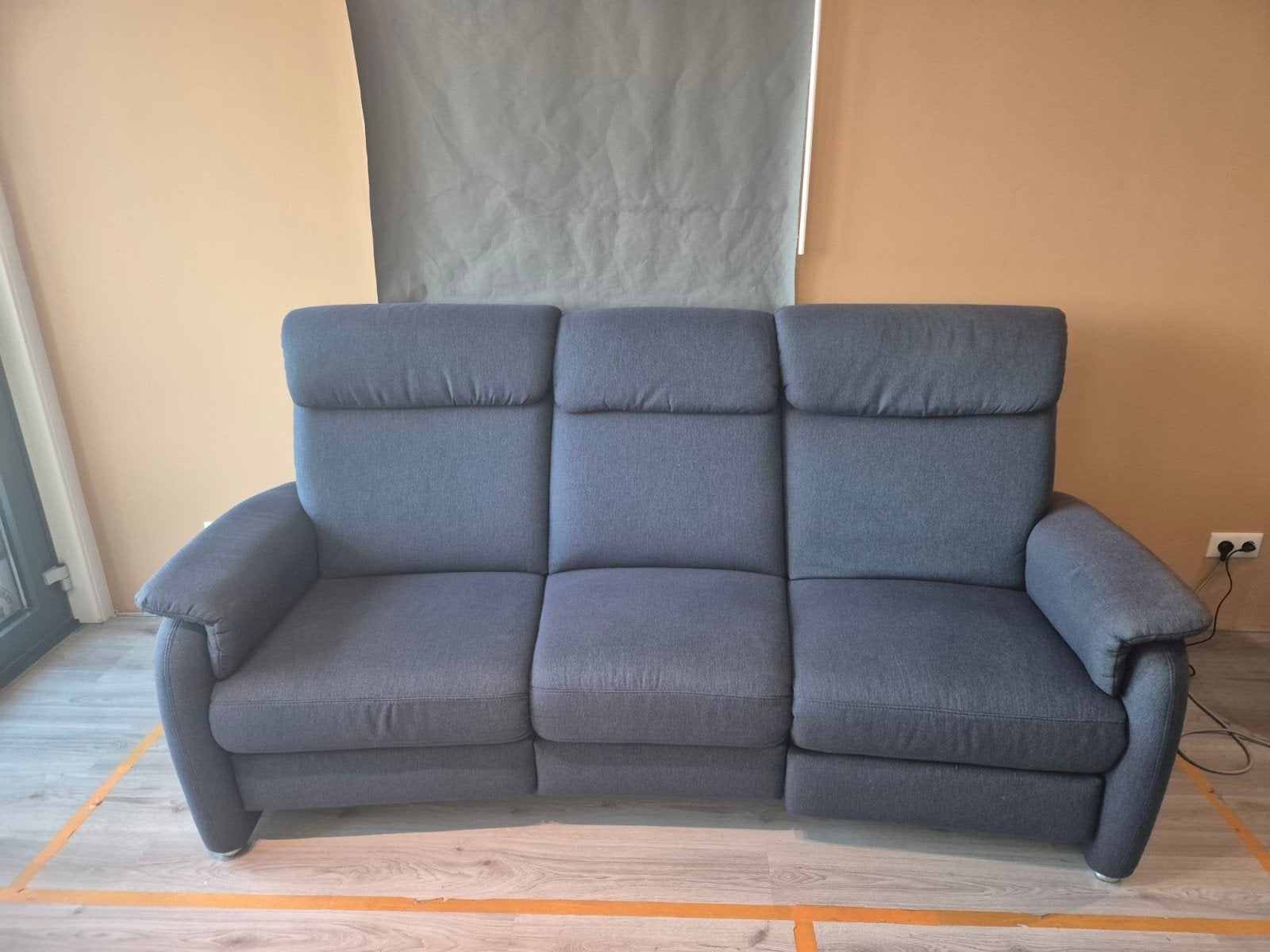 Comfortabele 3-zitsbank met relaxfunctie, Ophalen, Modern met relaxfunctie, Driepersoons, 75 tot 100 cm