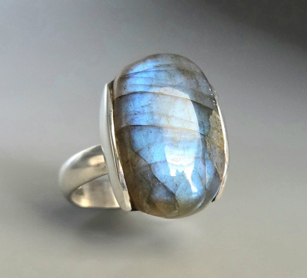 Vintage ring met edelsteen labradoriet. 2026/441, Overige kleuren, ., Ophalen of Verzenden, Zo goed als nieuw