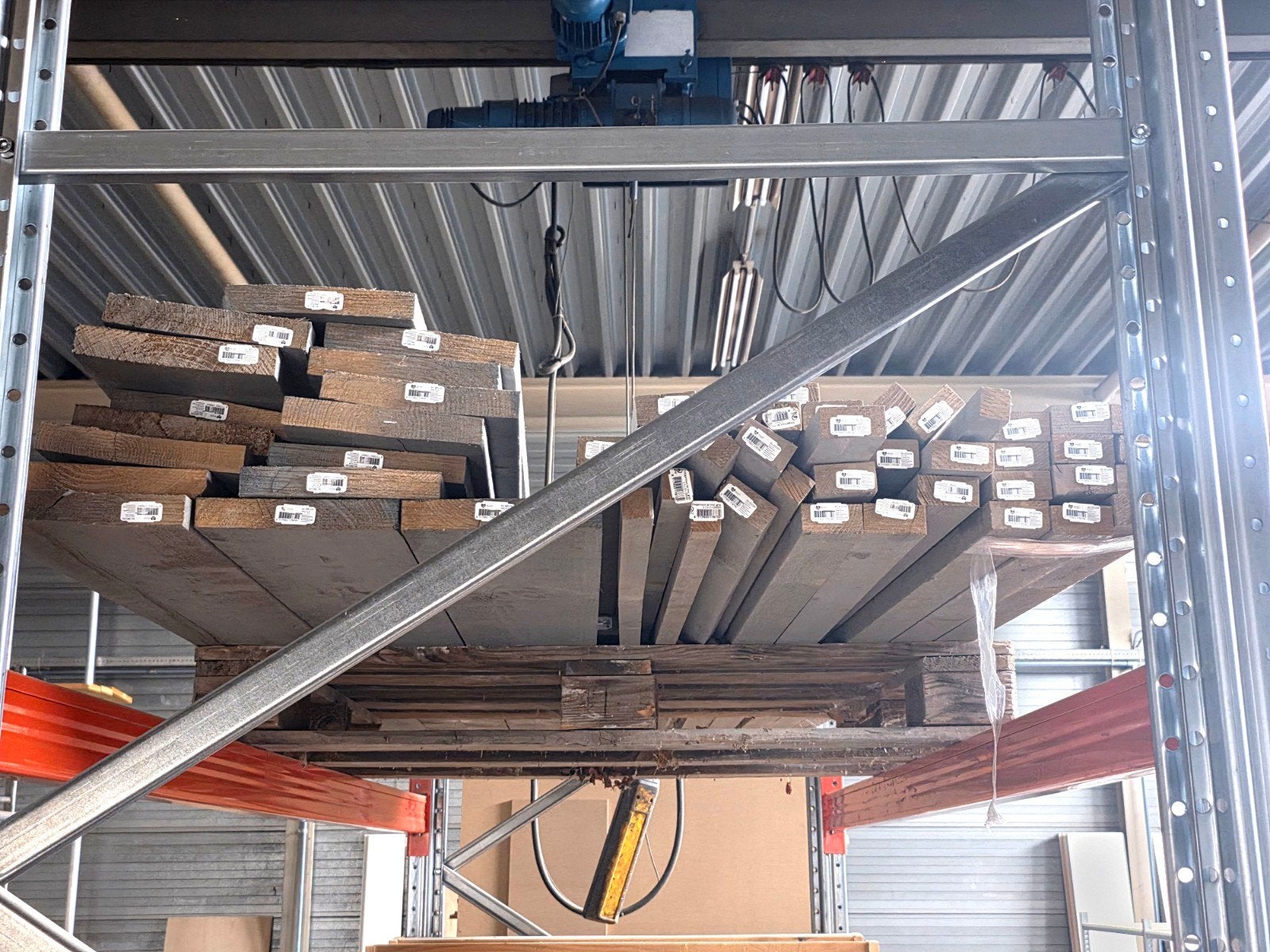Partij Nieuwe vergrijsde steigerplanken en balkjes, Doe-het-zelf en Verbouw, Ophalen, 25 tot 50 mm, Nieuw, 200 tot 250 cm