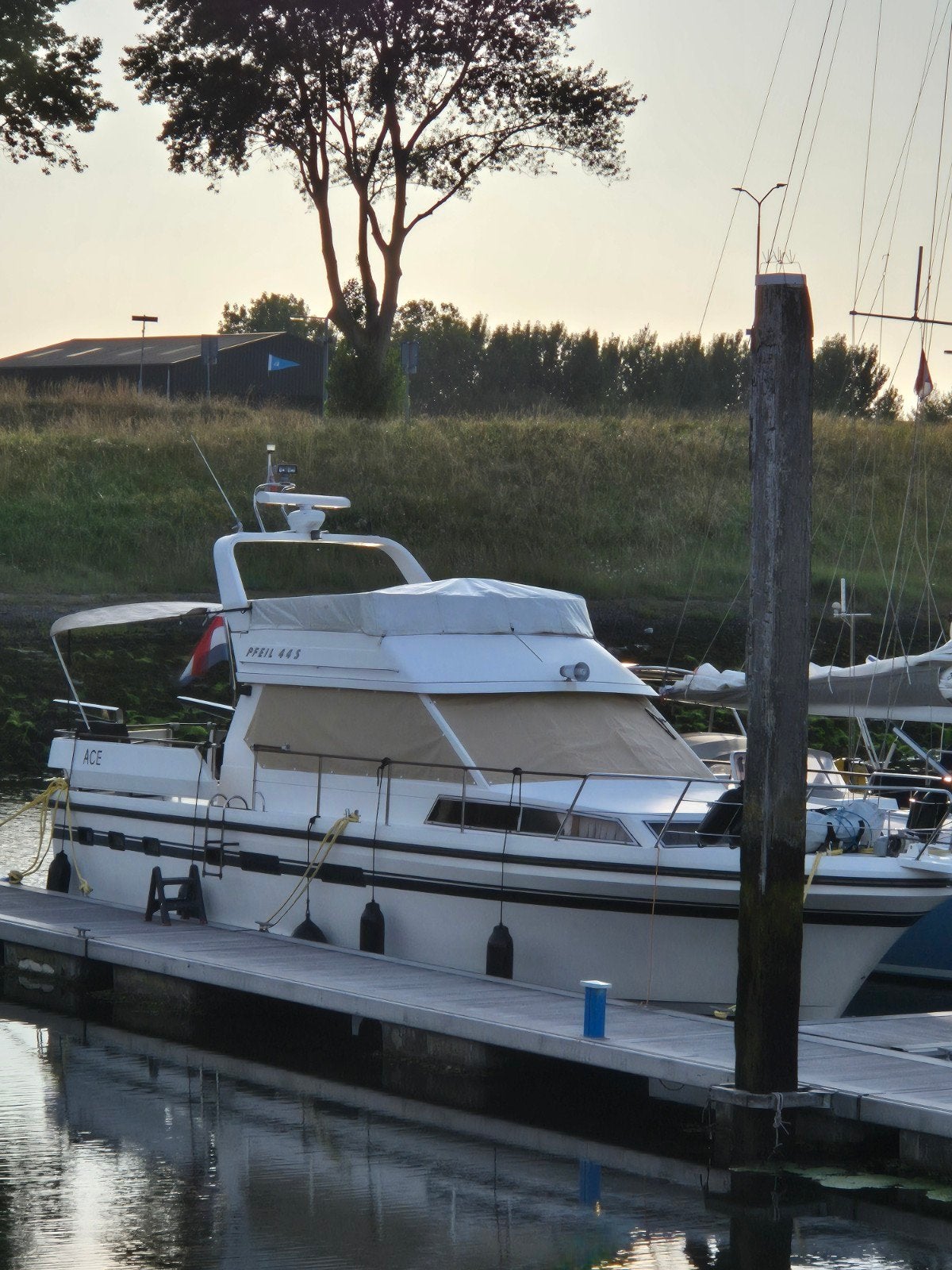 Pfeil 44 Fly - Ruime en comfortabele motorboot, Gebruikt, Binnenboordmotor, Diesel, Ophalen of Verzenden