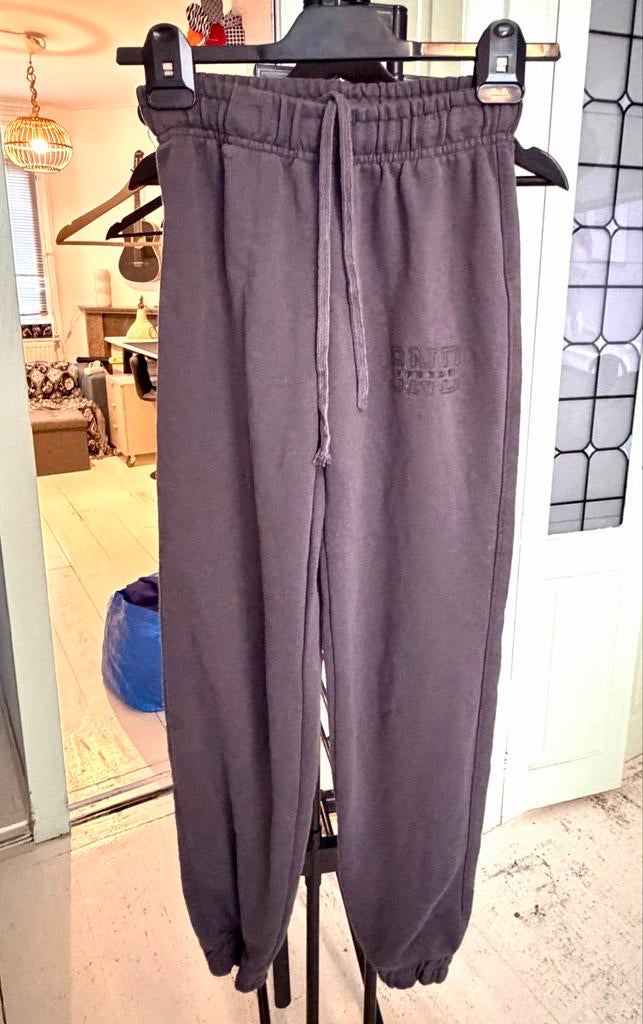 Bershka Jogger Bruin/Aubergine - Maat XS, Kleding | Dames, Broeken en Pantalons, Bruin, Ophalen of Verzenden, Maat 34 (XS) of kleiner