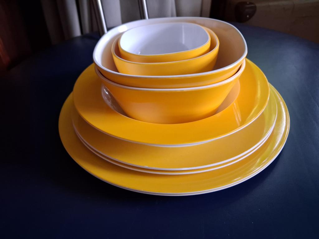 Mepal camping servies,  geel, Caravans en Kamperen, Kampeeraccessoires, Ophalen of Verzenden, Zo goed als nieuw