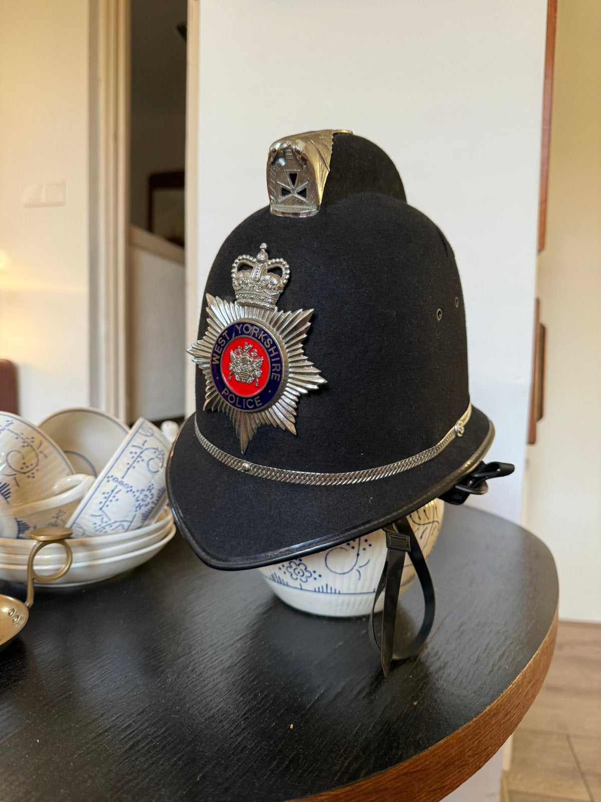 Vintage Britse politiehelm West Yorkshire Police (Bobbyhelm), Ophalen of Verzenden, Landmacht, Engeland