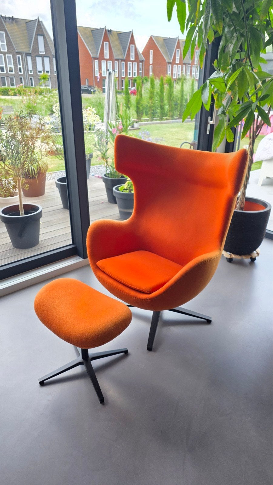 Egg Chair met poef - Oranje stof, Ophalen, Info@caveldesign.com, Onbekend, 75 tot 100 cm