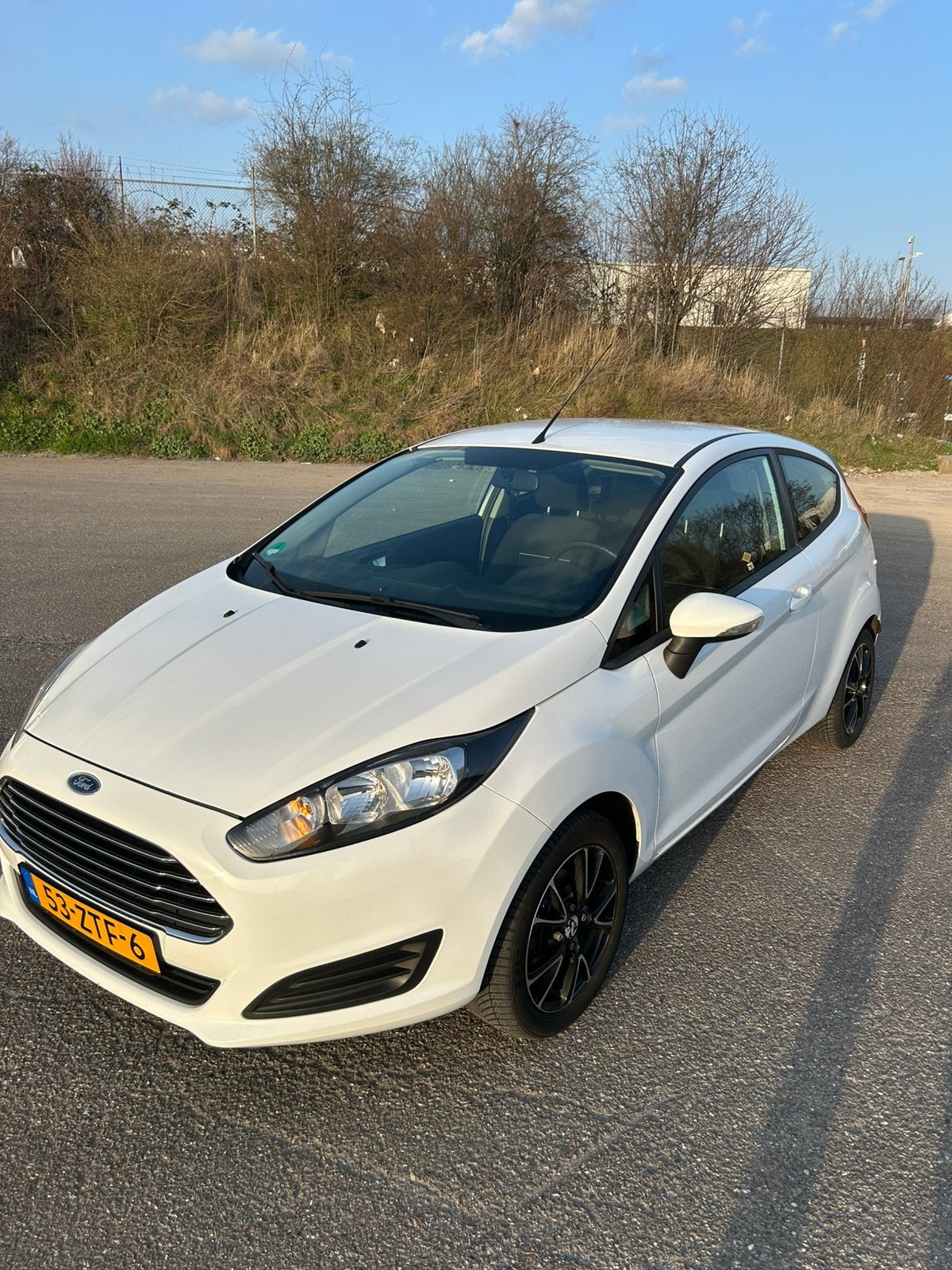 Ford Fiësta 1.0 48KW/65PK 3D 2013 Wit, Auto's, Ford, Stof, 31 €/maand, Origineel Nederlands, Handgeschakeld