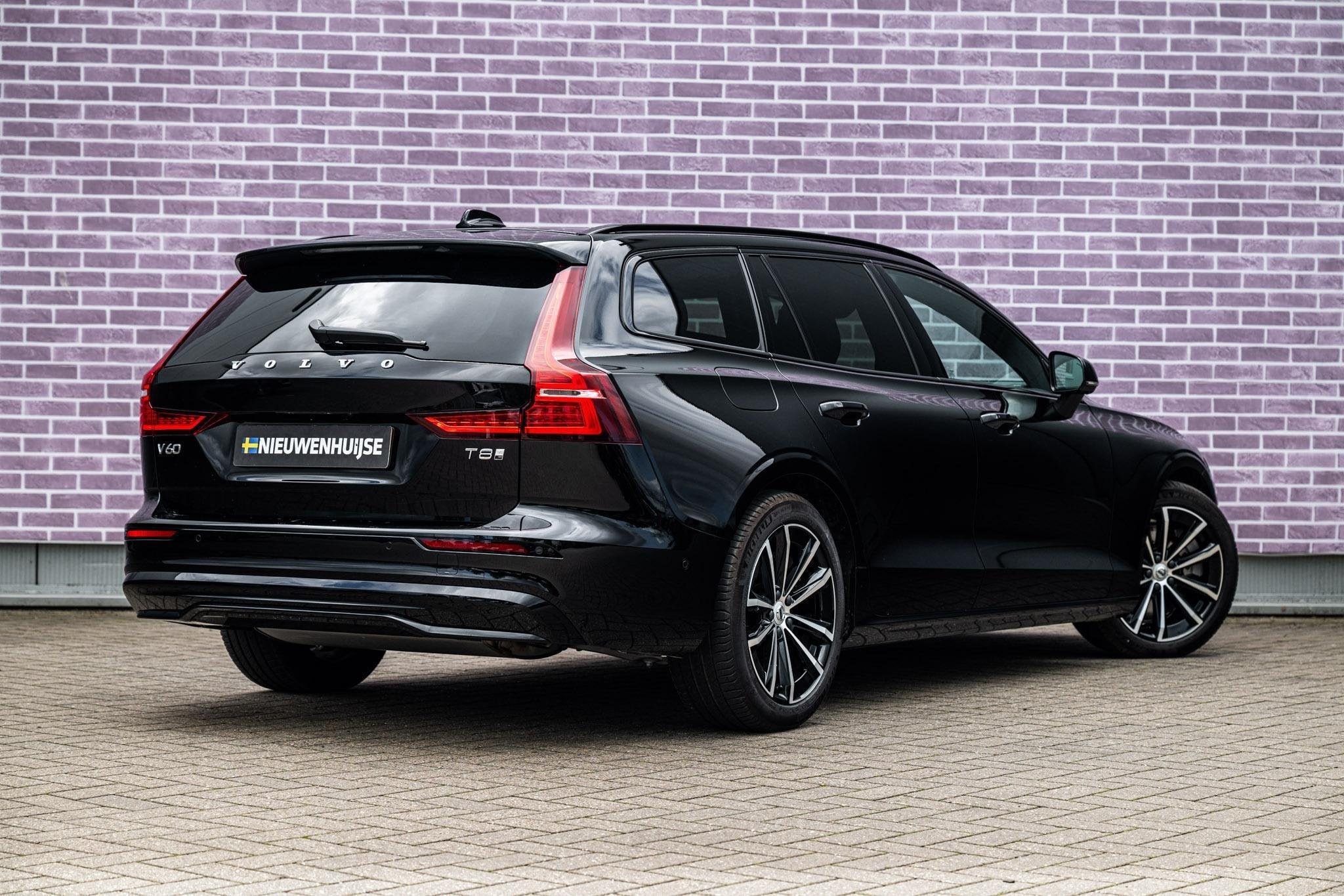 Volvo V60 T8 Plug-in Hybrid AWD Plus Dark | PHEV Long Range, Stof, Gebruikt, Euro 6, 4 cilinders