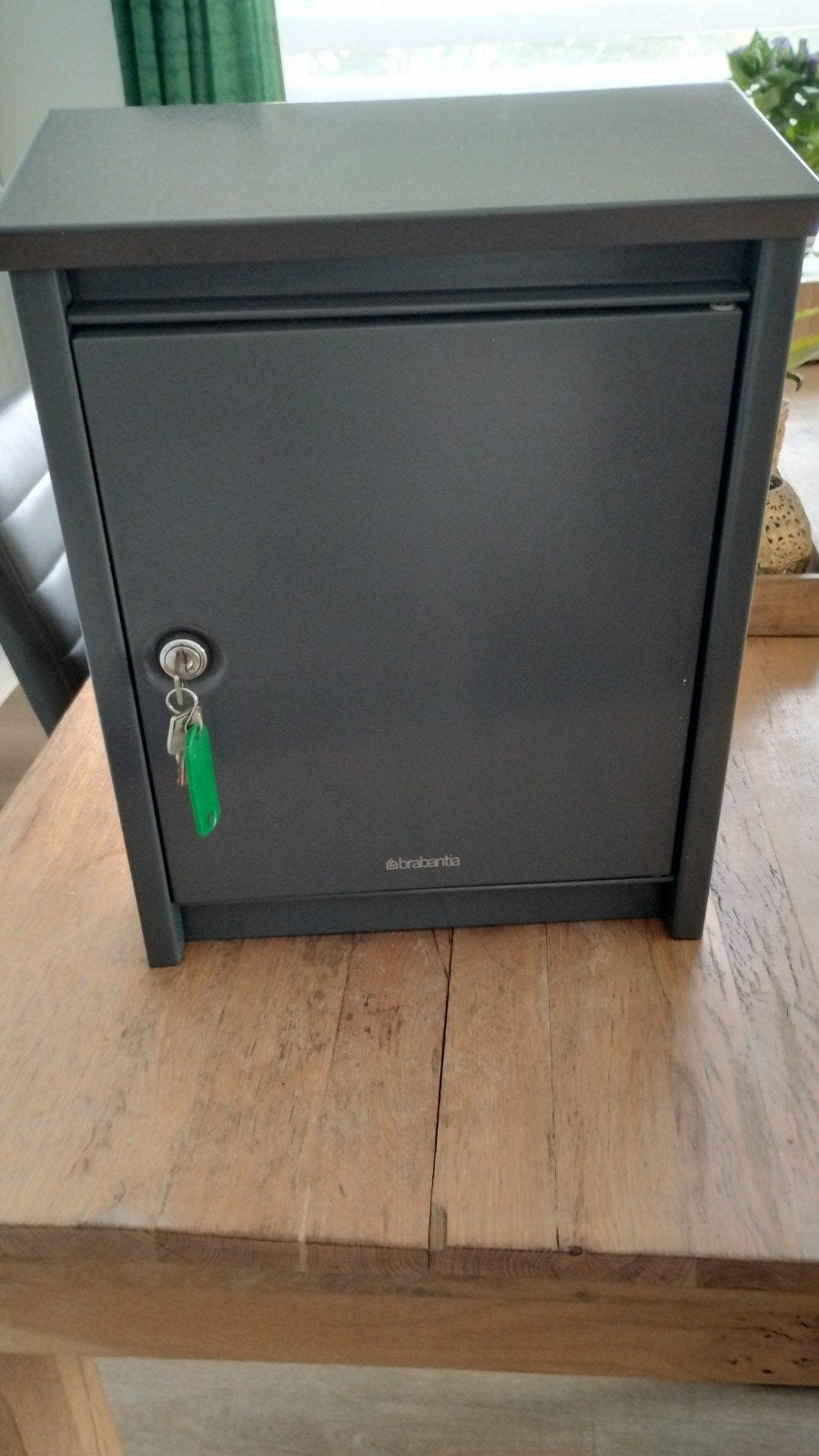 Brabantia brievenbus grijs (alleen binnen gebruikt), Tuin en Terras, Brievenbussen, Ophalen of Verzenden, Zo goed als nieuw