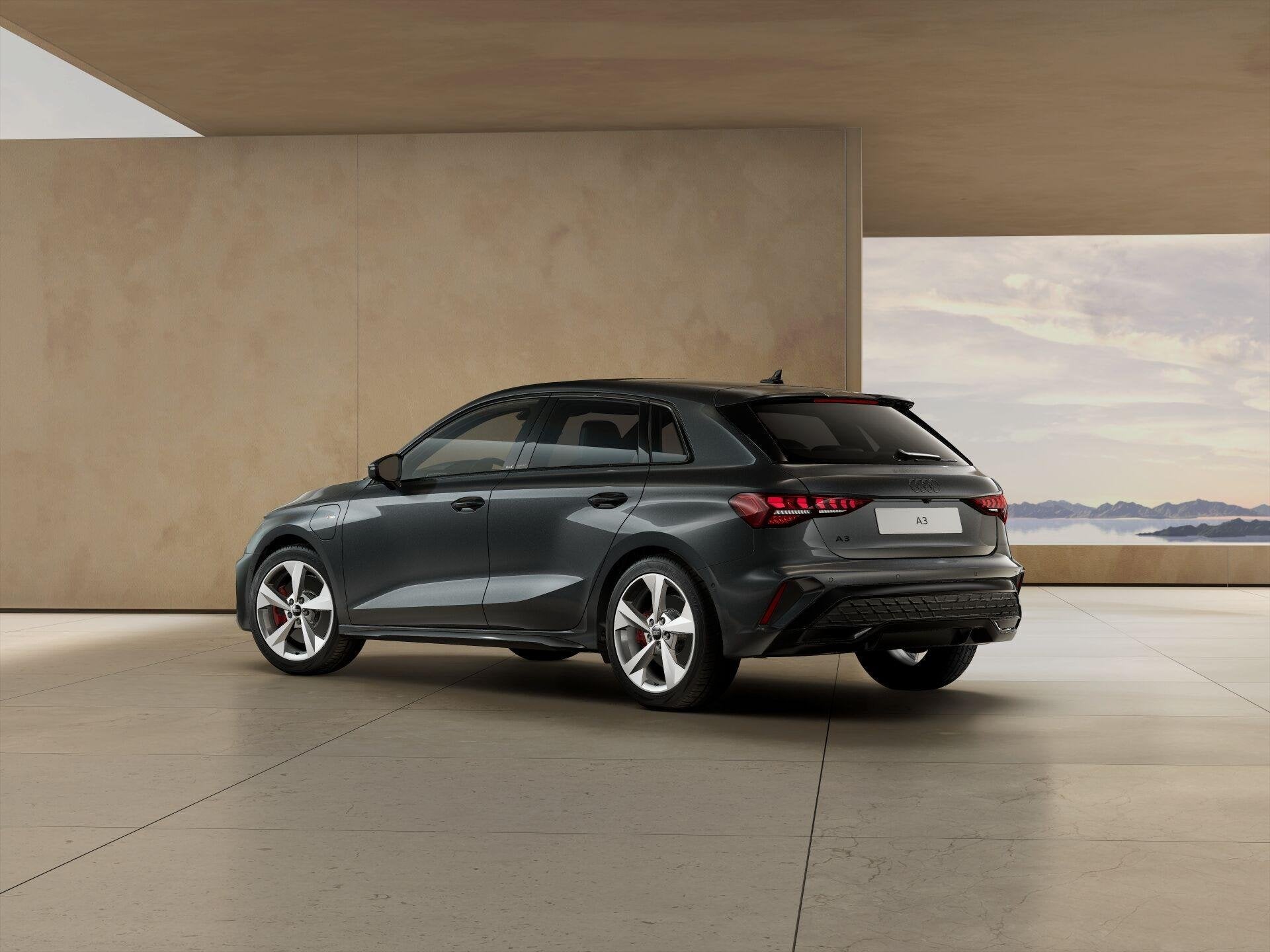 Audi A3 Sportback 45 TFSI e 272pk S Edition Competition | Co, 1498 cc, 4 cilinders, 150 min, Leder en Stof
