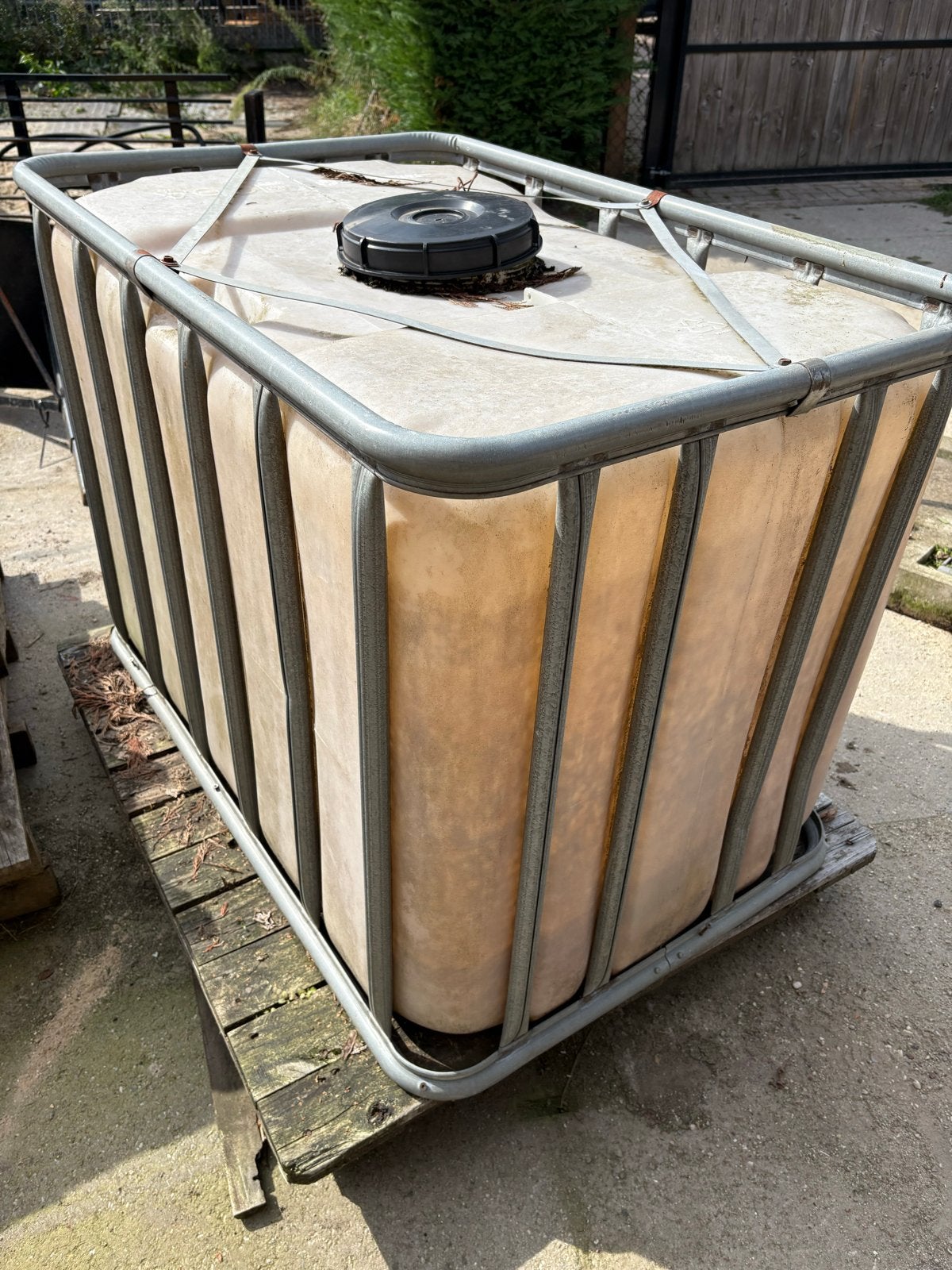 IBC tank 600 liter - Gebruikt, Kunststof, Gebruikt, Met kraantje, 150 liter of meer