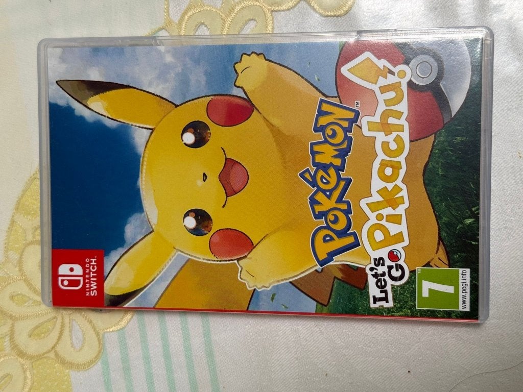 Pokémon: Let's Go, Pikachu! Nintendo Switch Game, Ophalen, 2 spelers, Eén computer, Zo goed als nieuw