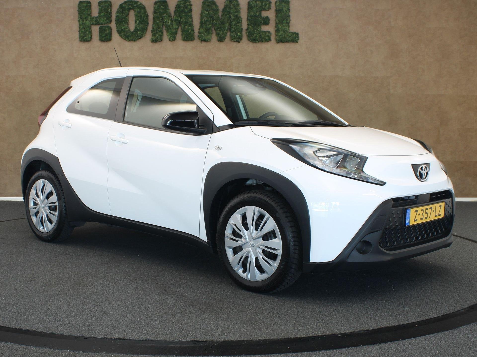 Toyota Aygo X 1.0 VVT-i MT Play - ORIGINEEL NEDERLANDSE AUTO, Postbus 212
4940 AE  Raamsdonksveer, NL, Wit, Handgeschakeld, Toyota