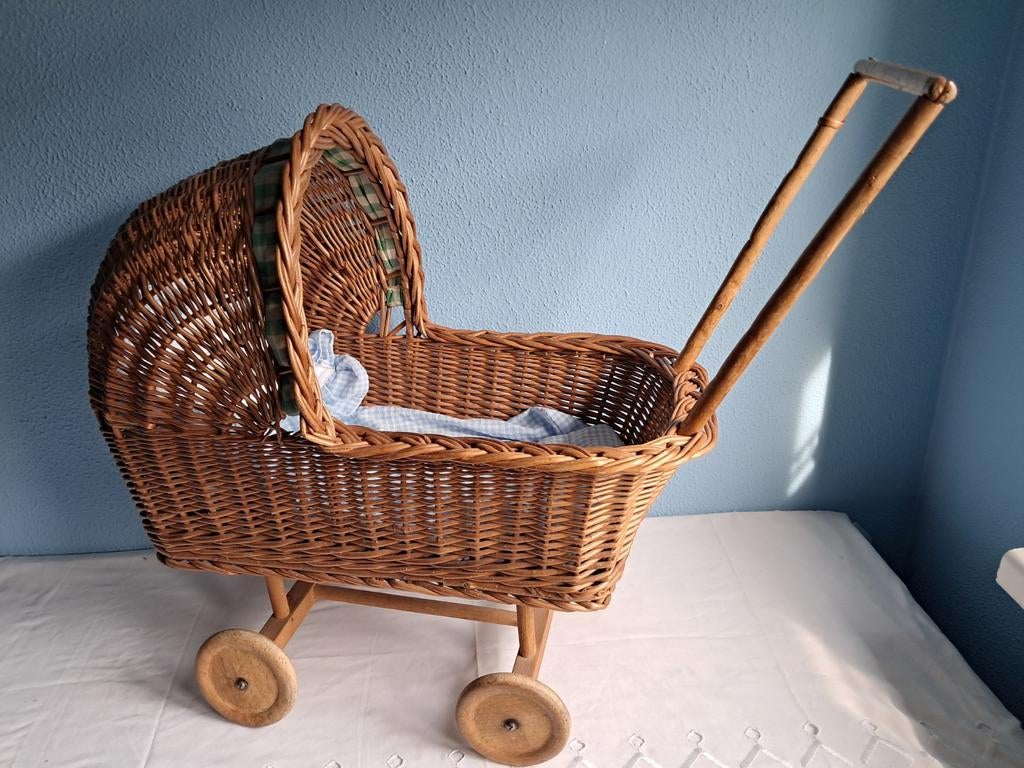 Mooie vintage rieten poppenwagen (mogelijk kattenmand)., Antiek en Kunst, Ophalen of Verzenden