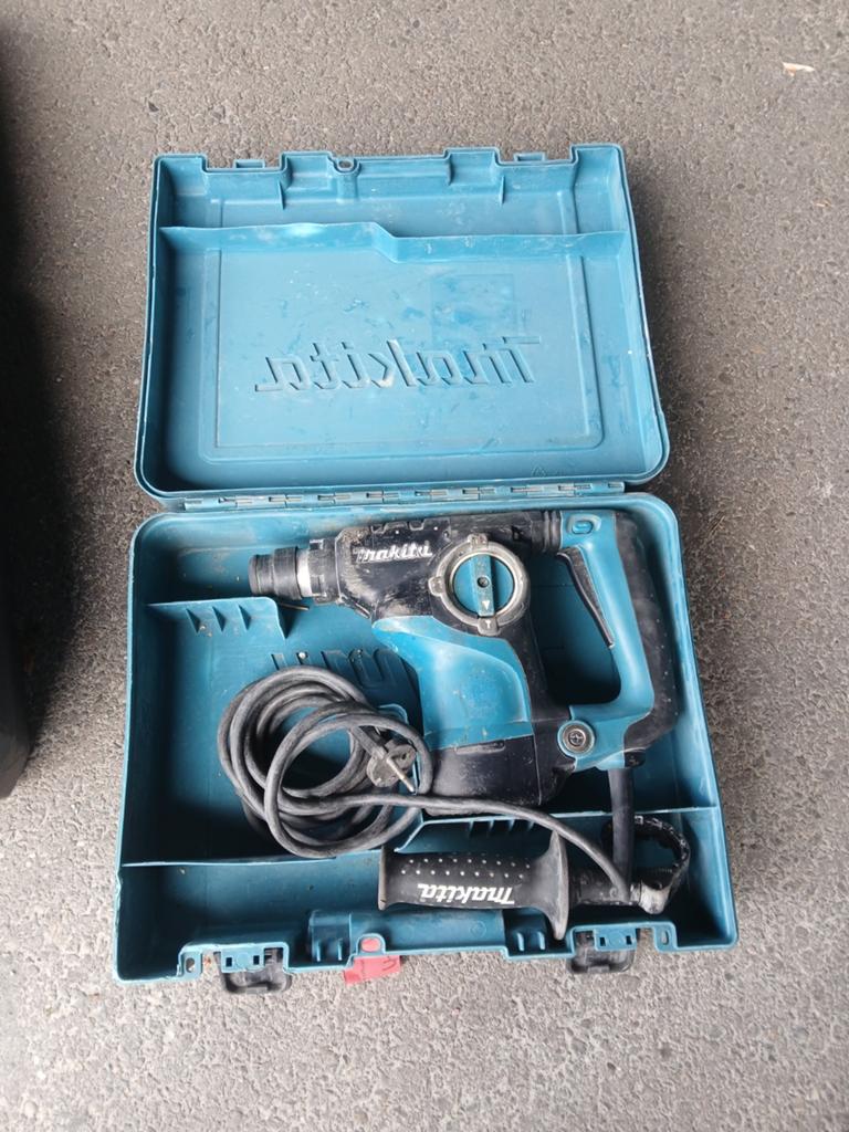 Makita HR2811F Boorhamer met SDS-plus aansluiting, Doe-het-zelf en Verbouw, Gereedschap | Boormachines, Boor- en/of Breekhamer