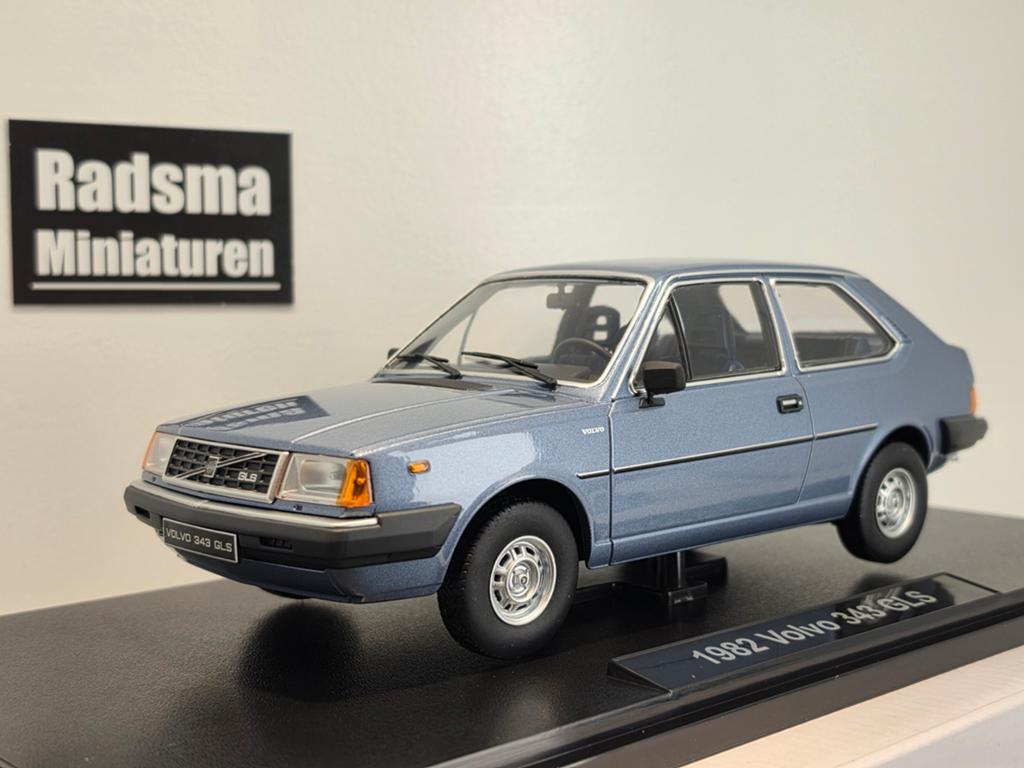 Volvo 343 GLS 1982 - Blauw - 1:18 Triple9, Auto, Triple9, Nieuw, Ophalen of Verzenden