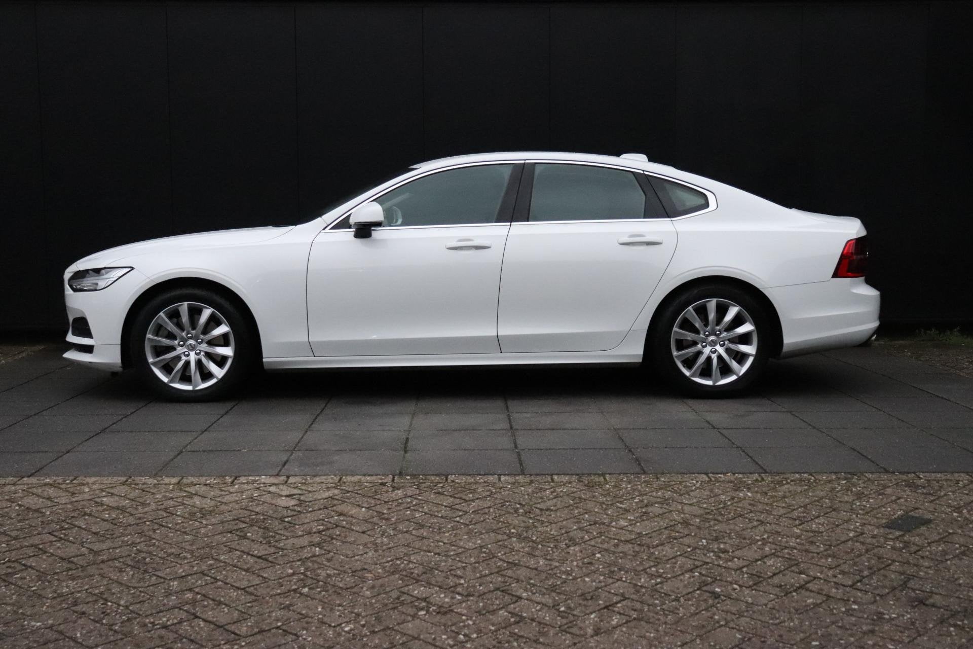 Volvo S90 2.0 T4 Momentum | CAMERA | VIRTUAL COCKPIT | CRUIS, Auto's, Dealer onderhouden, 15 km/l, Euro 6, Wit
