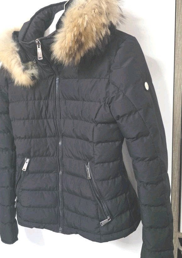 Italiaans getailleerd  jasje met raccoon details  op capucho, Kleding | Dames, Ophalen, Zwart, Nieuw, Maat 36 (S)