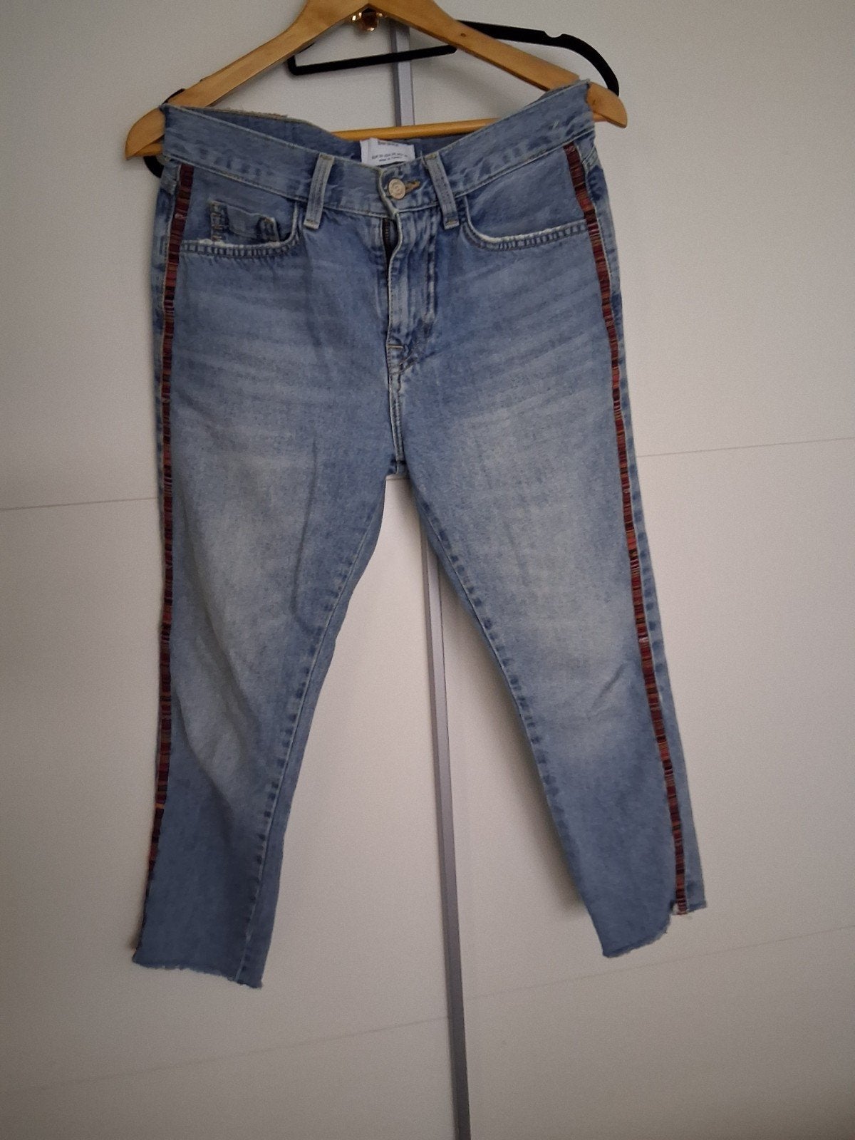 Bershka jeans met streep, maat W28 (confectie 36), Blauw, W28 - W29 (confectie 36), Gedragen, Bershka