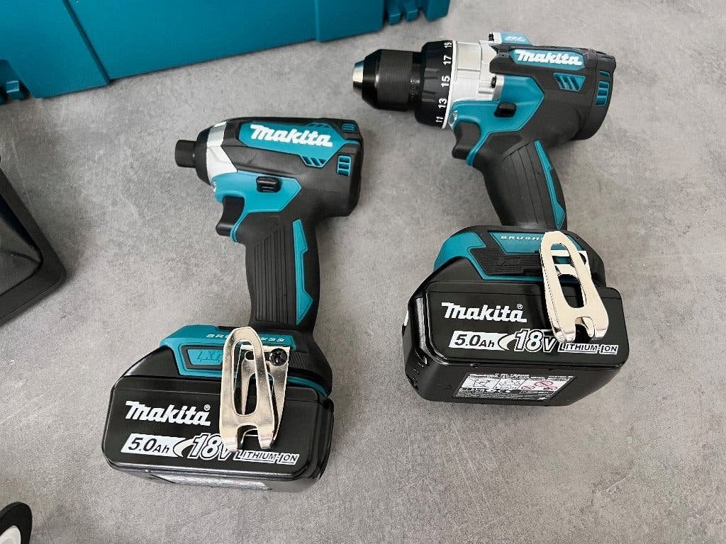 MAKITA DLX2545TJ 18V 5.0Ah ACCU BOORMACHINE + SLAGSCHROEFTOL, Ophalen of Verzenden, Nieuw, 150 tot 250 ampère, Overige typen