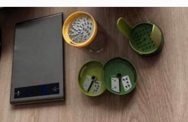 Uitzet/keuken weegschaal en rasp, Ophalen of Verzenden, Zo goed als nieuw