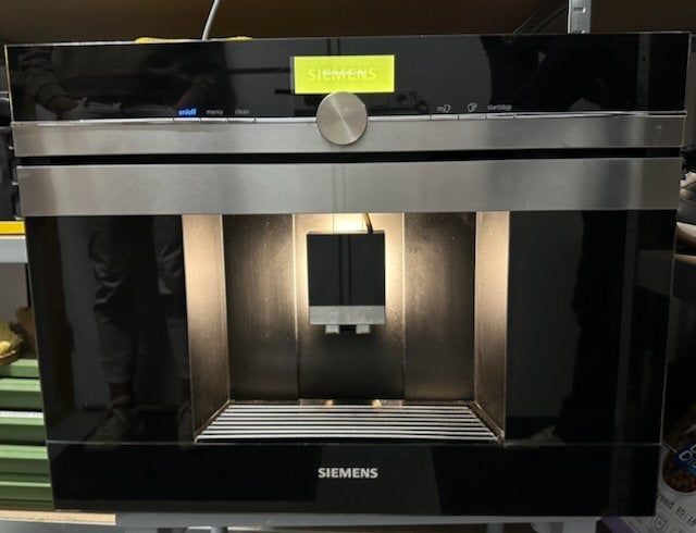 Siemens inbouw koffiemachine - nieuwere IQ 700 model, Witgoed en Apparatuur, Koffiezetapparaten, Ophalen, Afneembaar waterreservoir